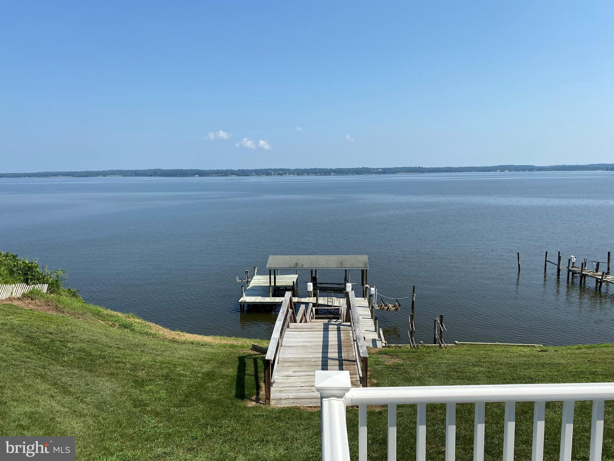 HOLLYWOOD SHORES - Residential