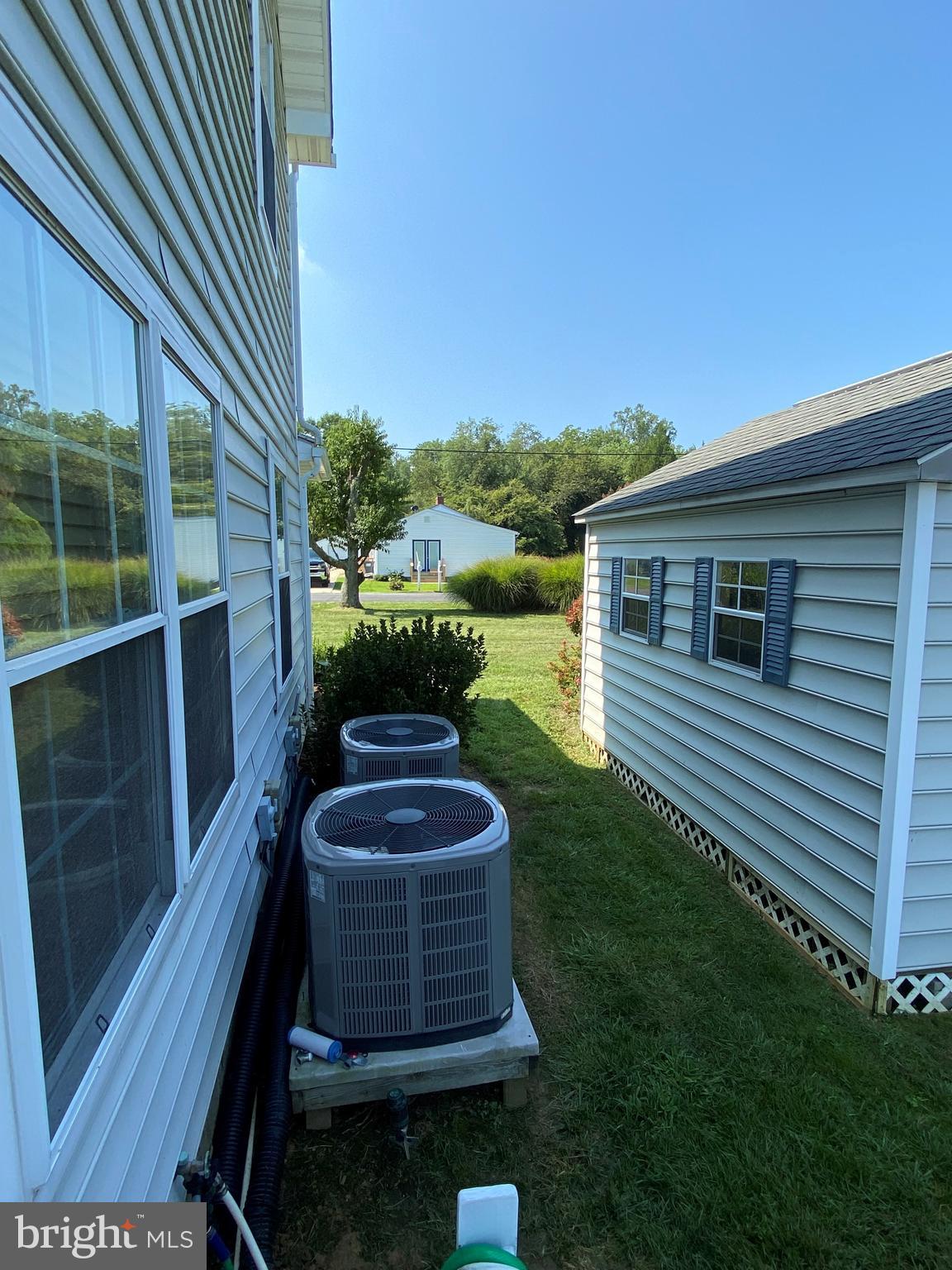 HOLLYWOOD SHORES - Residential