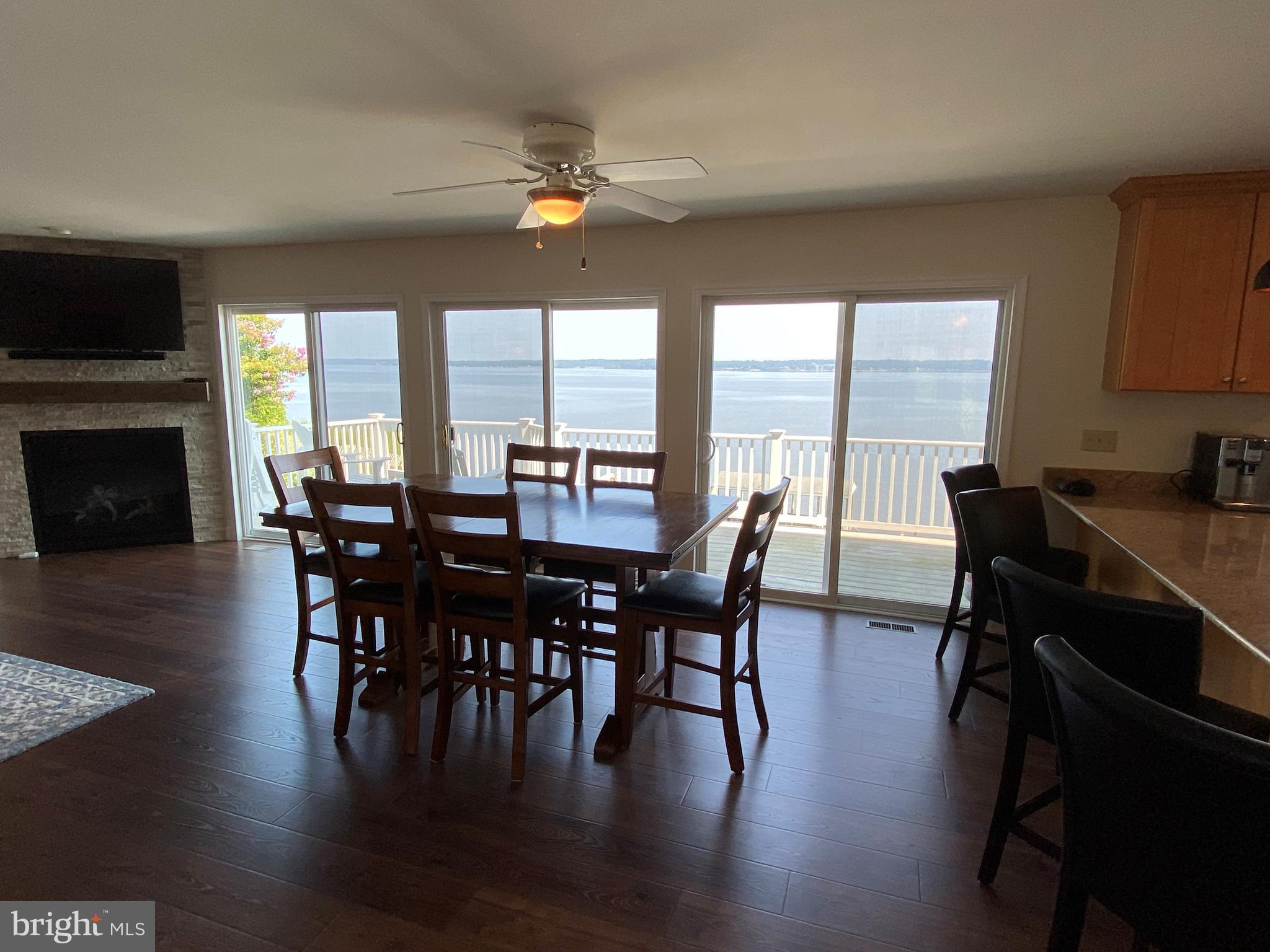 HOLLYWOOD SHORES - Residential