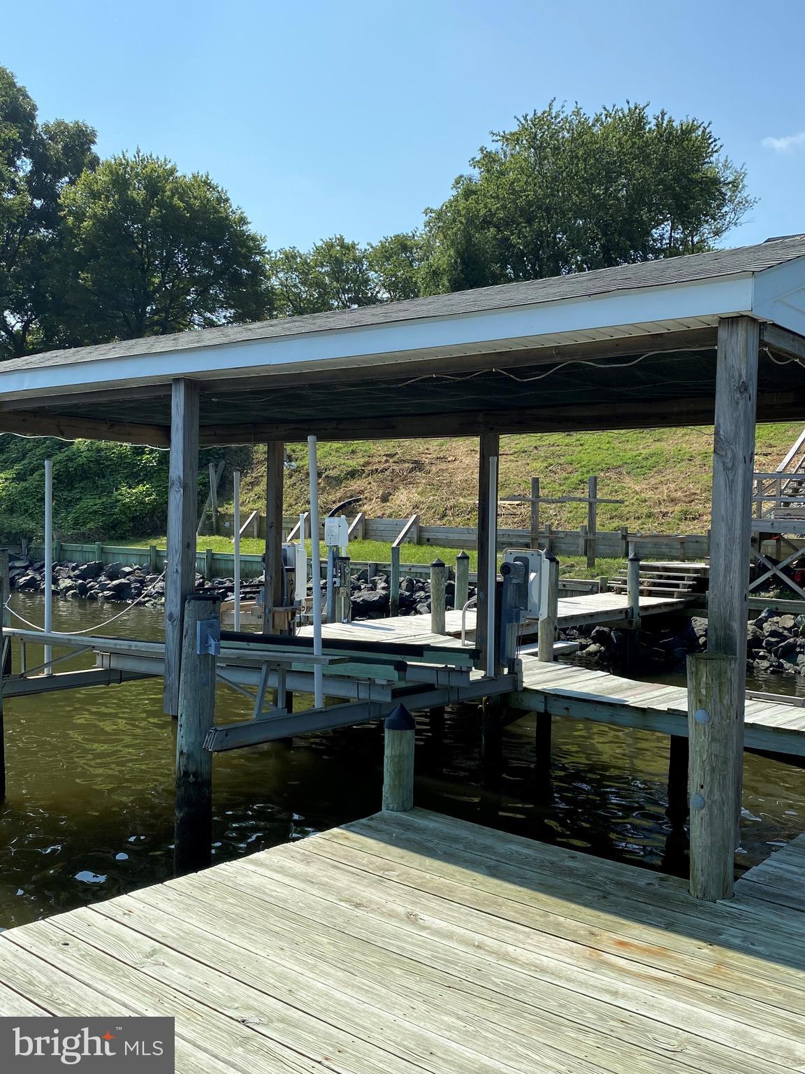 HOLLYWOOD SHORES - Residential