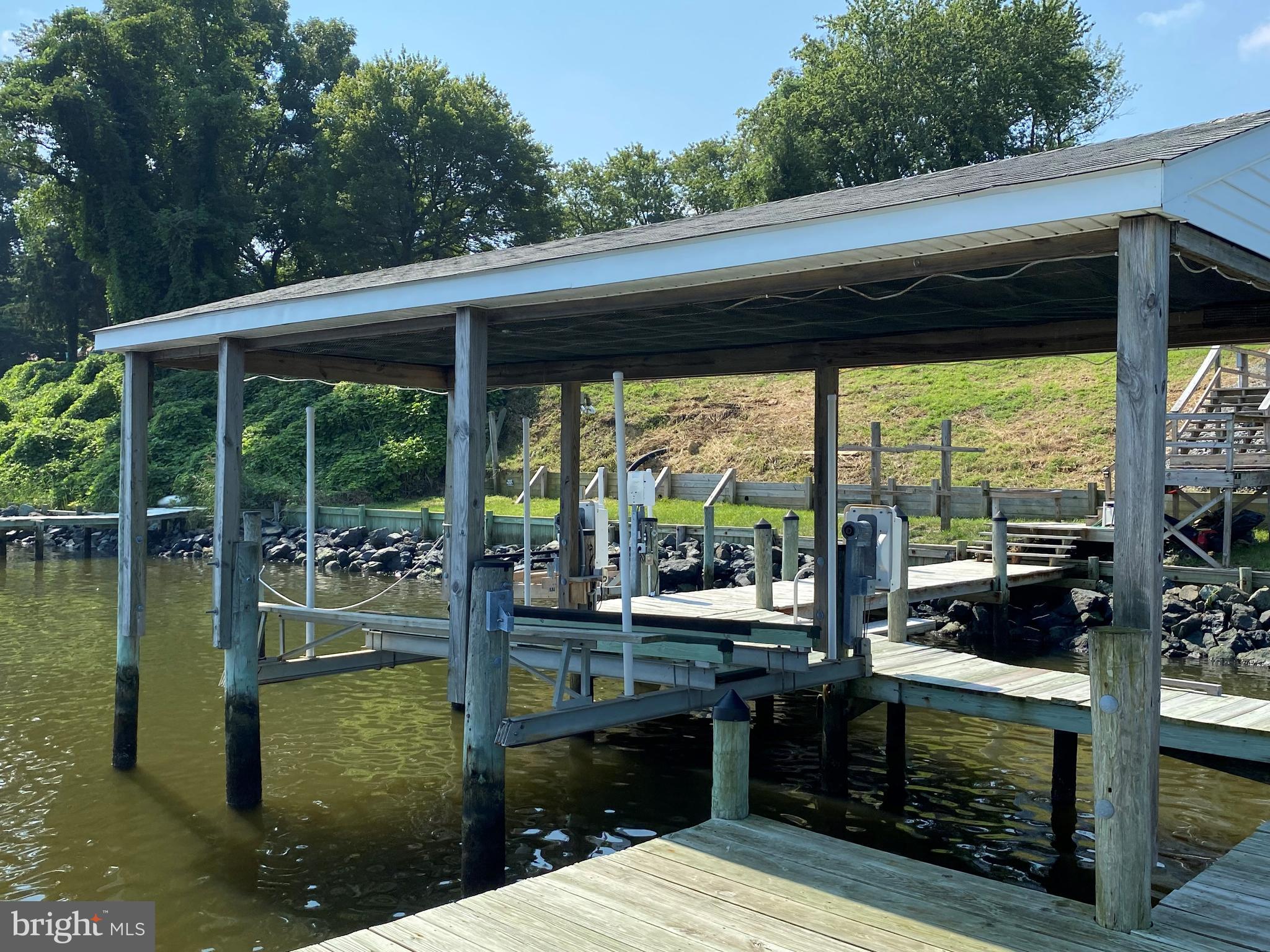 HOLLYWOOD SHORES - Residential