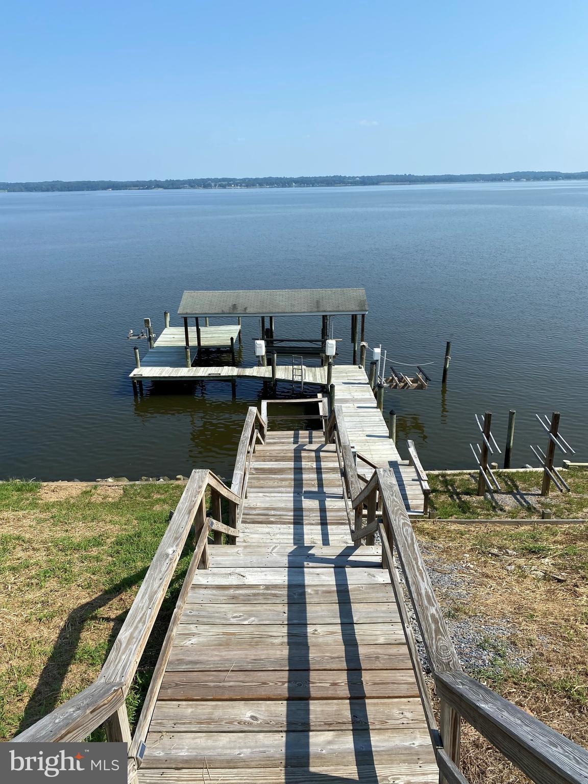 HOLLYWOOD SHORES - Residential