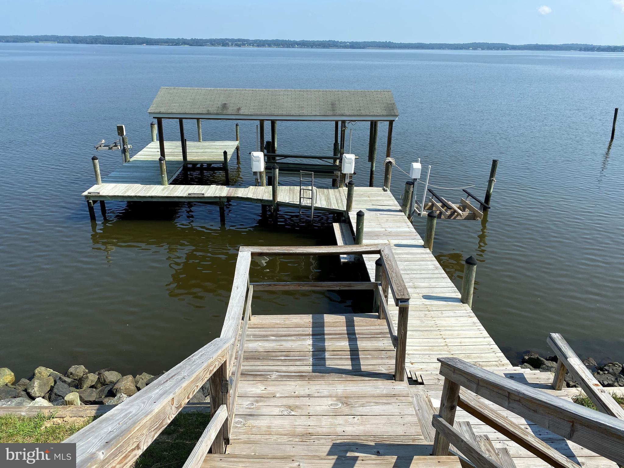 HOLLYWOOD SHORES - Residential