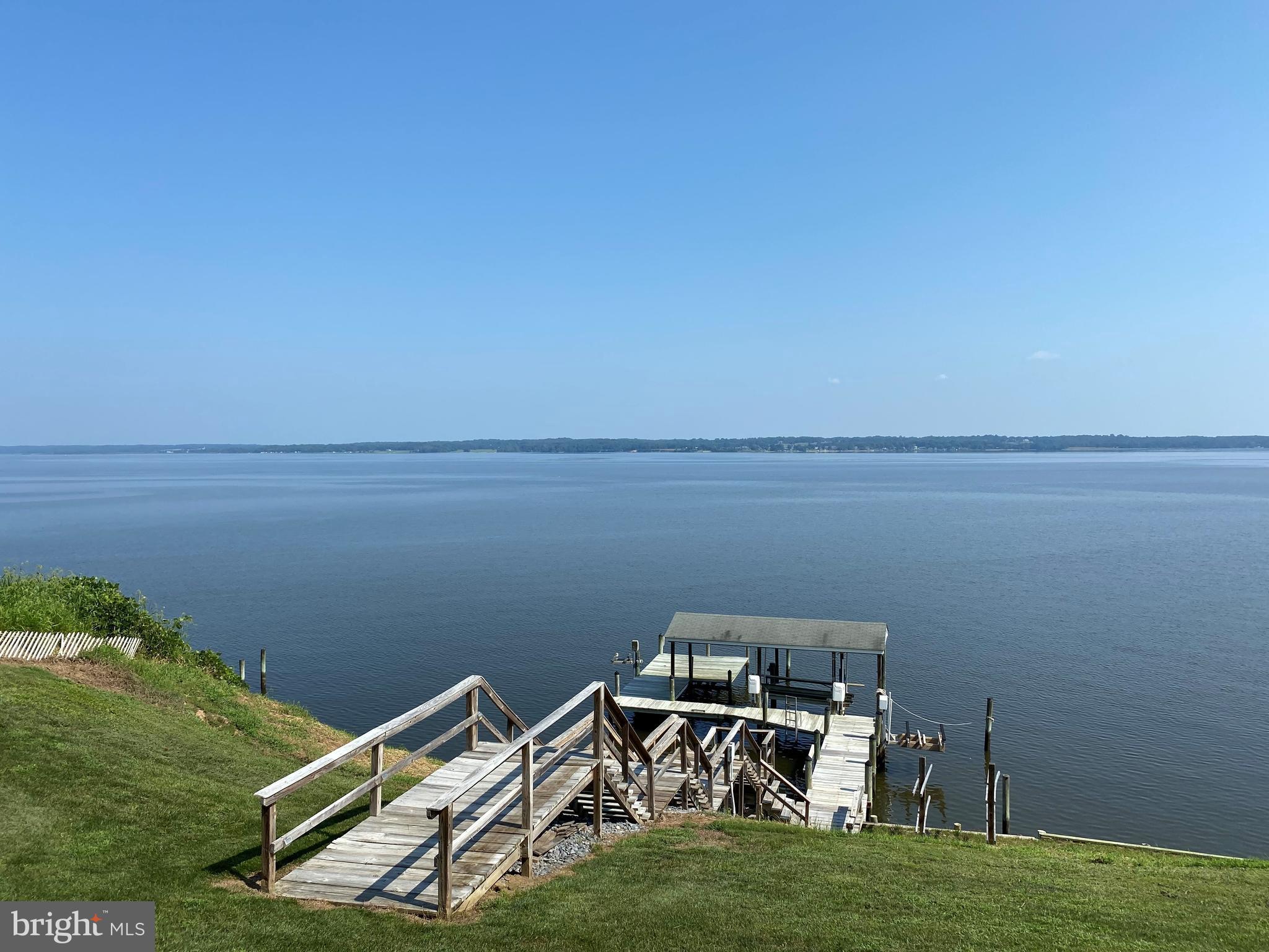 HOLLYWOOD SHORES - Residential