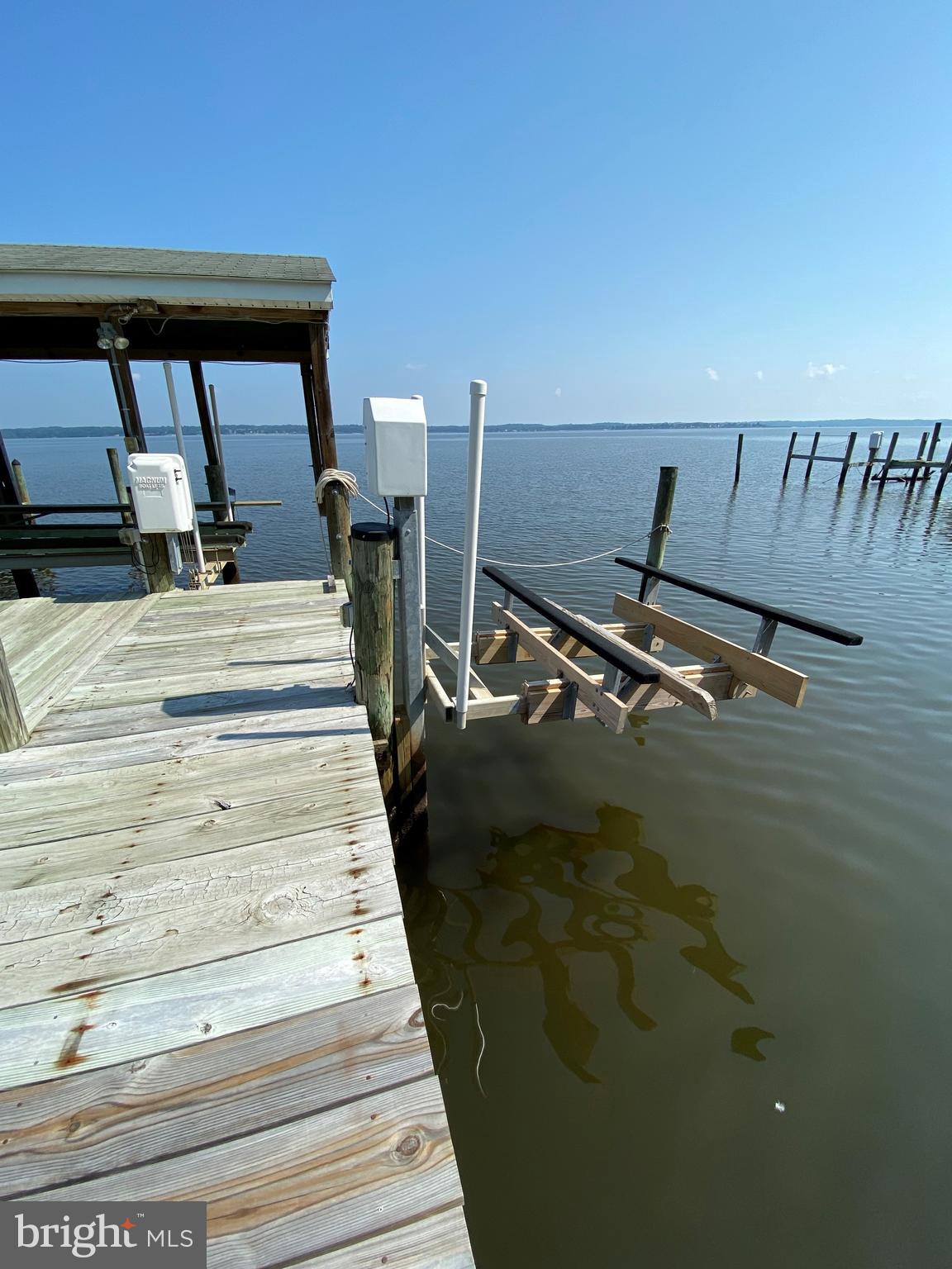 HOLLYWOOD SHORES - Residential