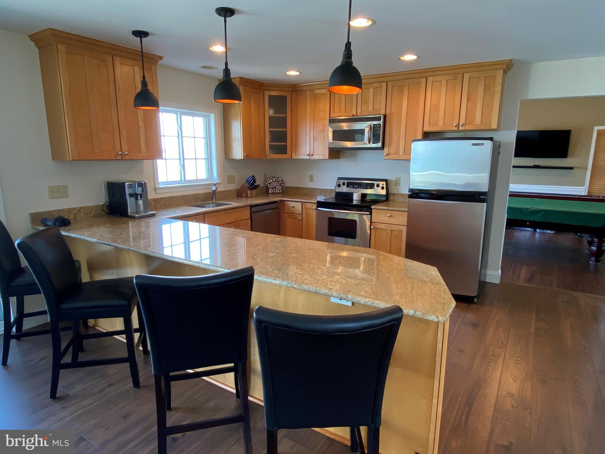 HOLLYWOOD SHORES - Residential