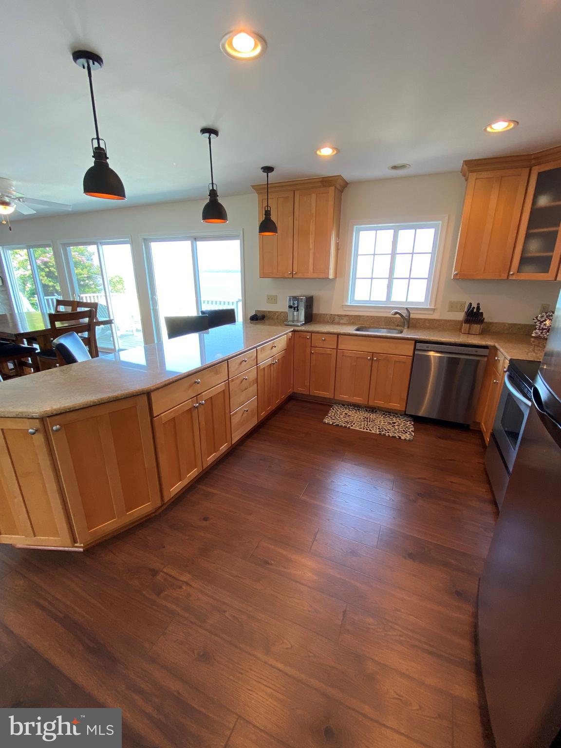 HOLLYWOOD SHORES - Residential