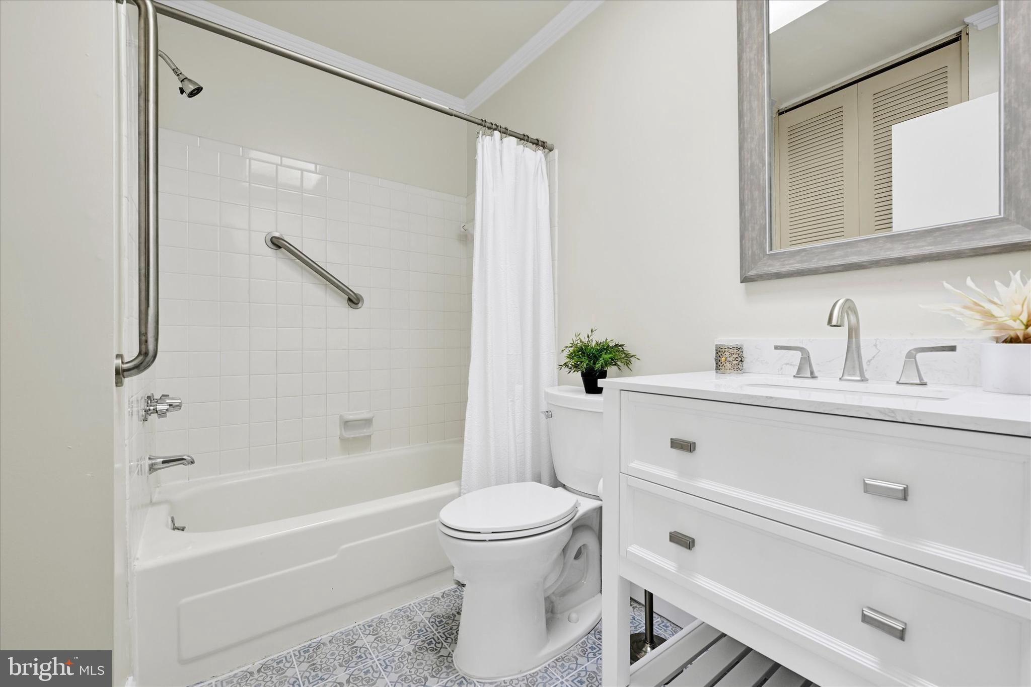 NORTH GATE HALL - Residential