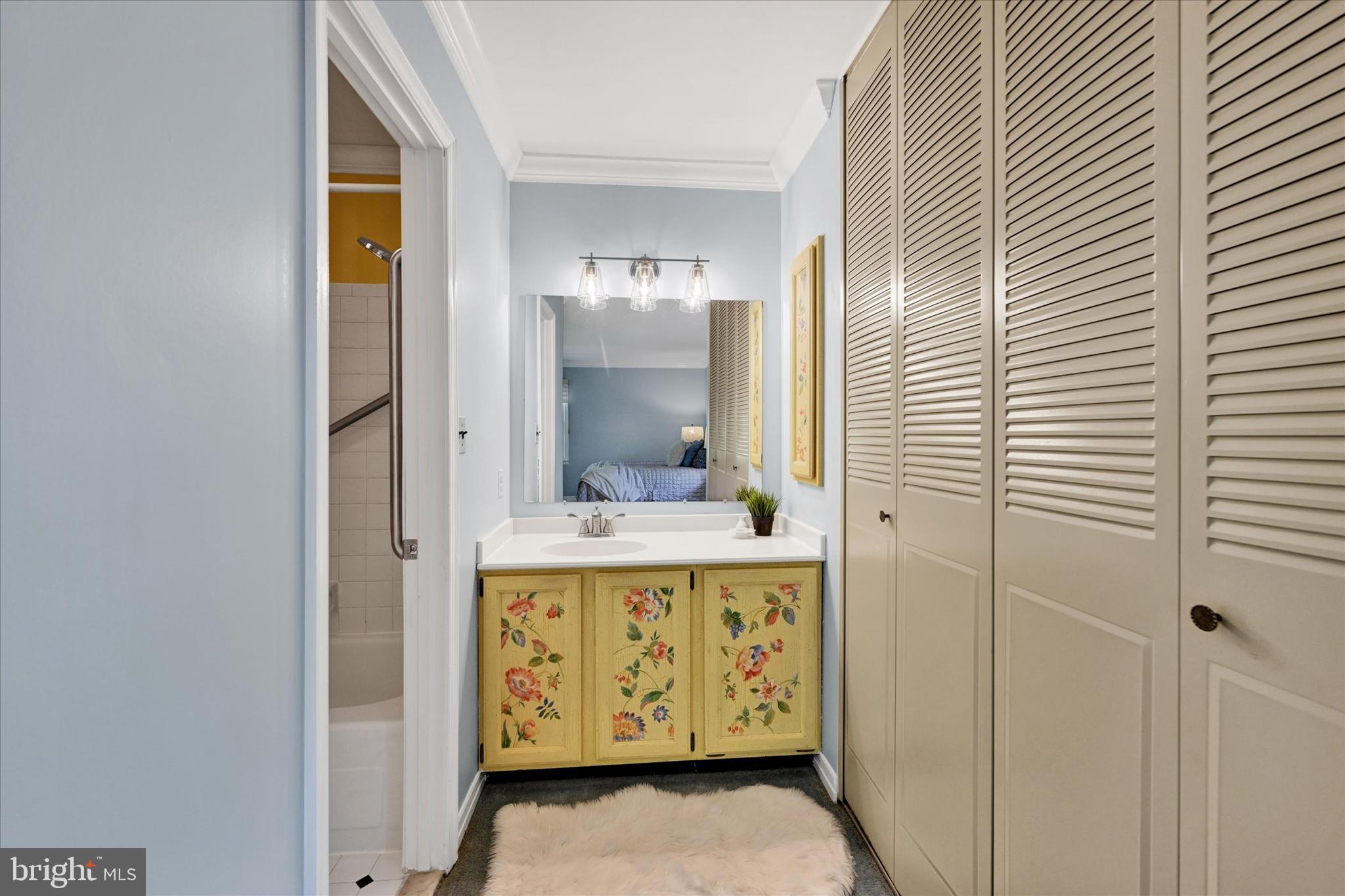 NORTH GATE HALL - Residential