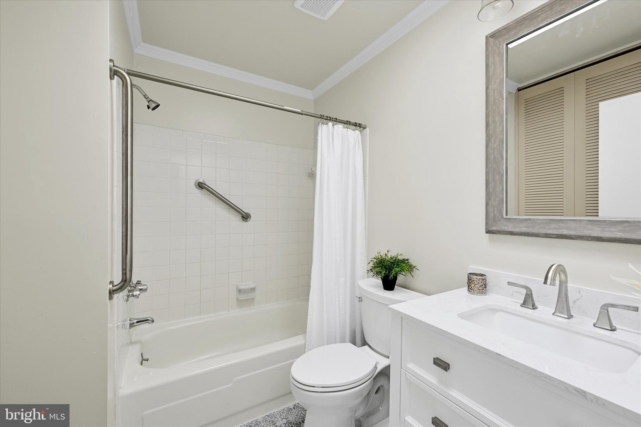 NORTH GATE HALL - Residential