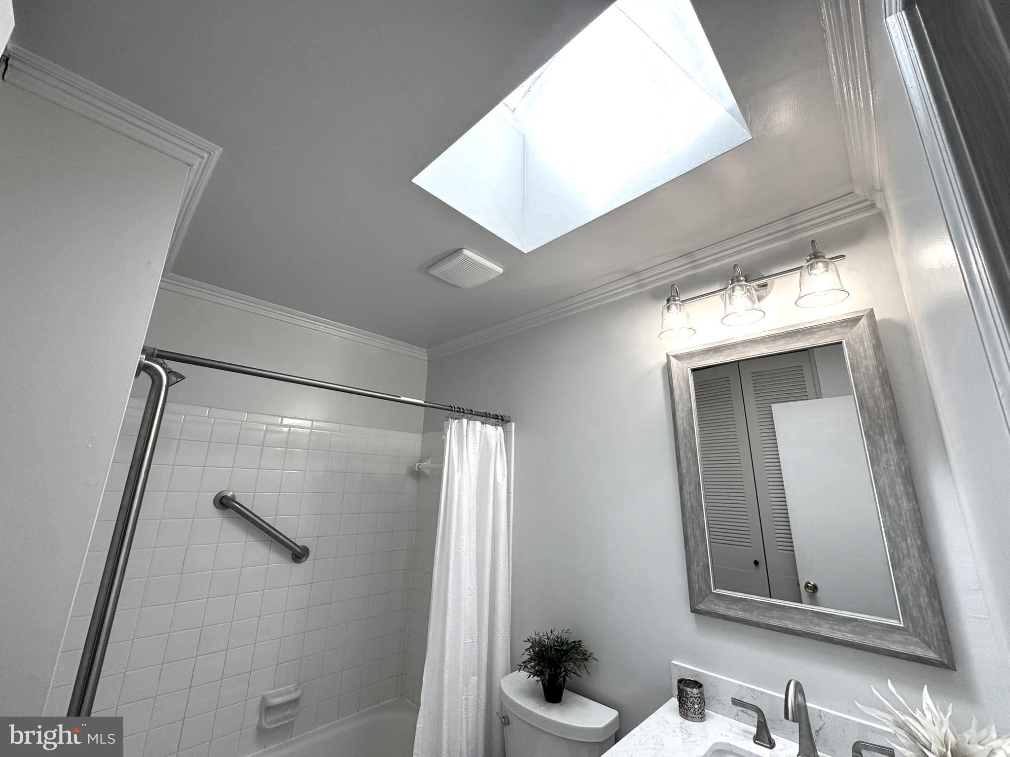 NORTH GATE HALL - Residential