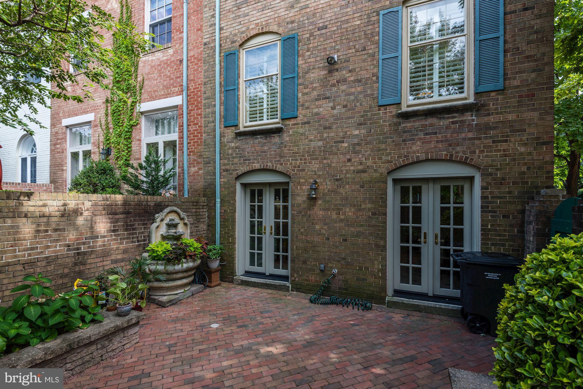 PITT MEWS - Residential