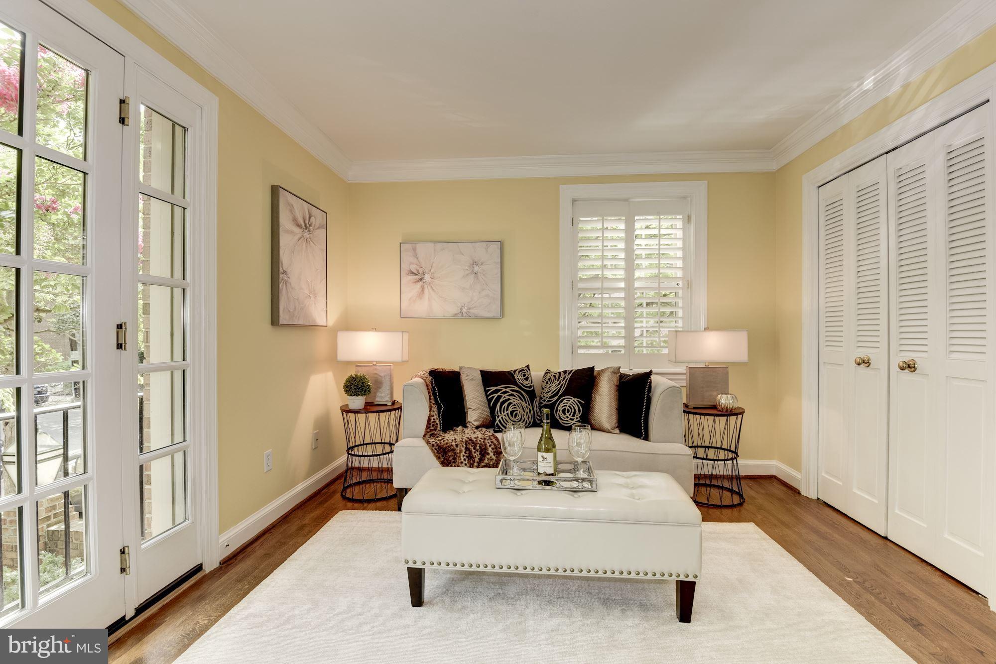 PITT MEWS - Residential