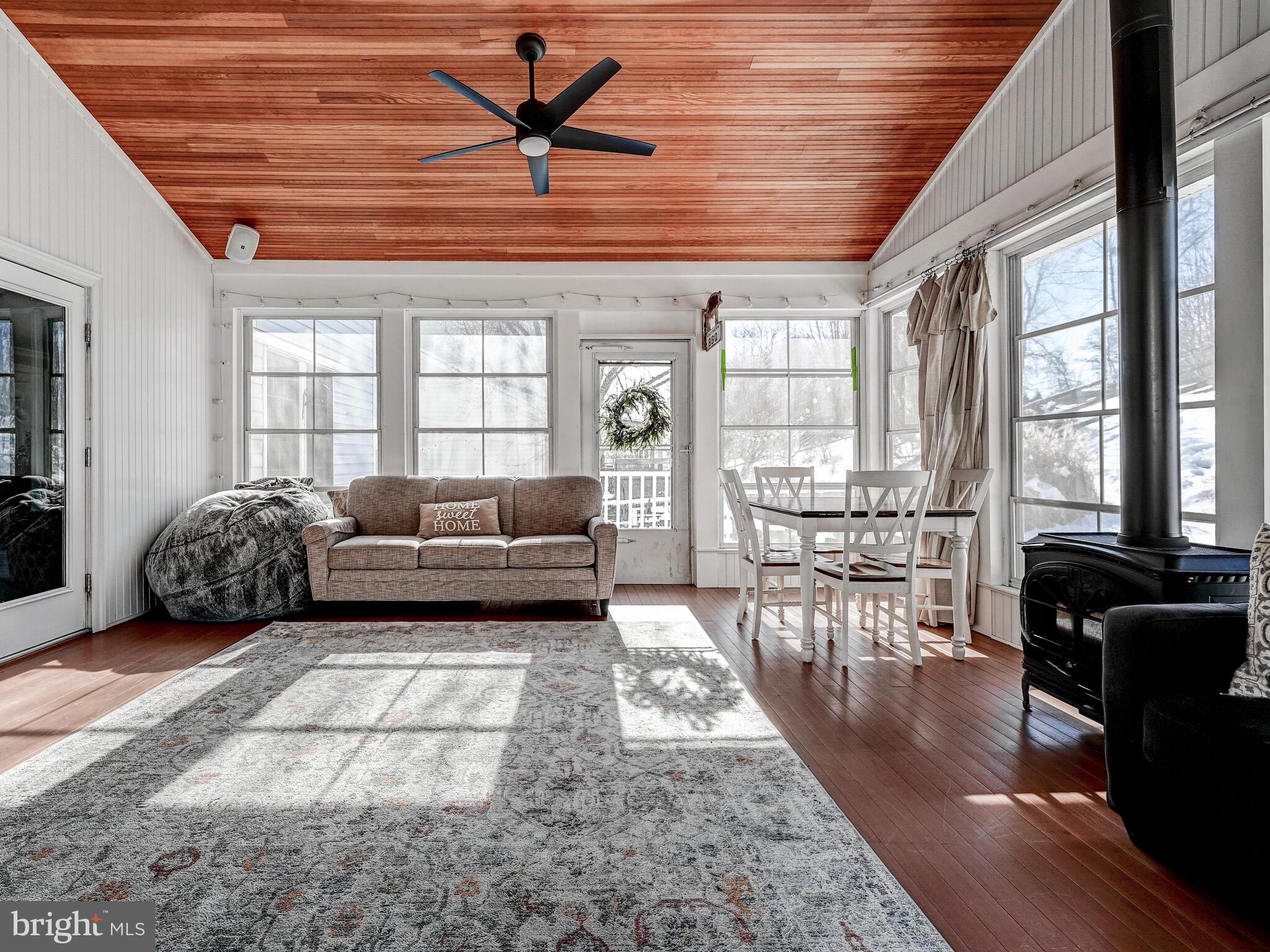 HINES ESTATES - Residential Lease