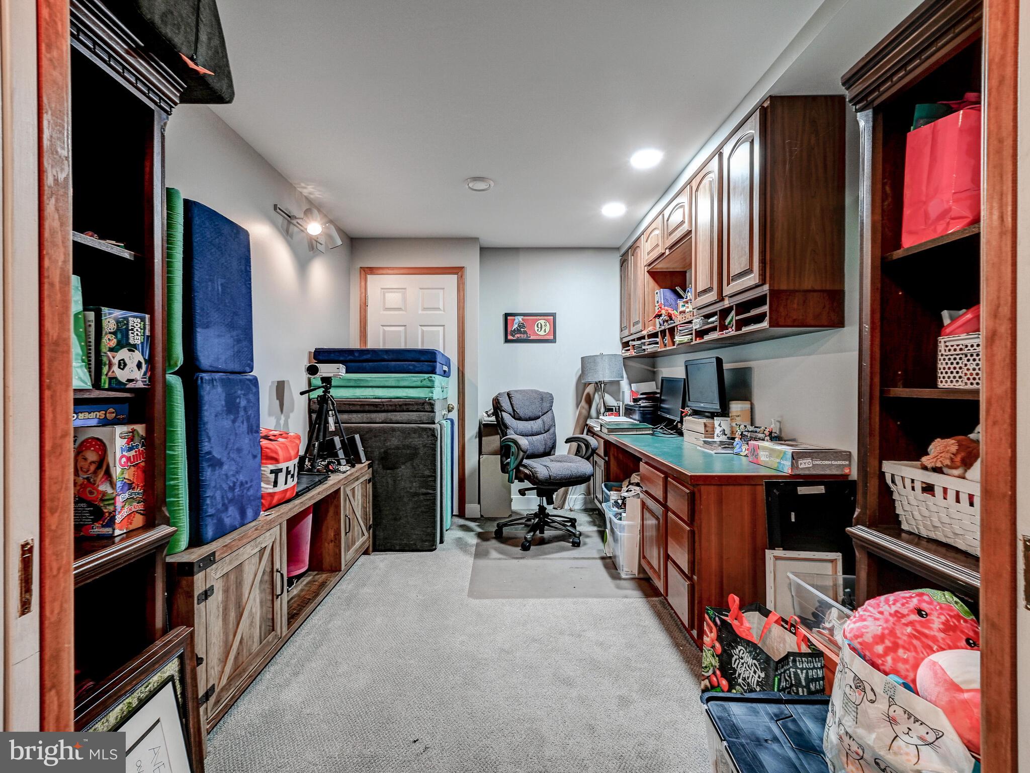 HINES ESTATES - Residential Lease