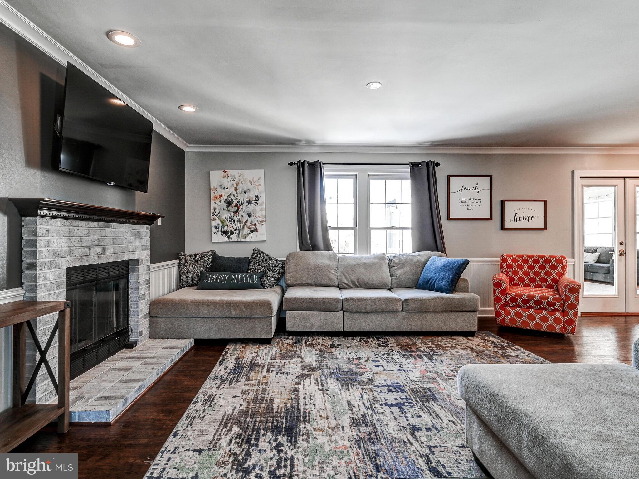 HINES ESTATES - Residential Lease