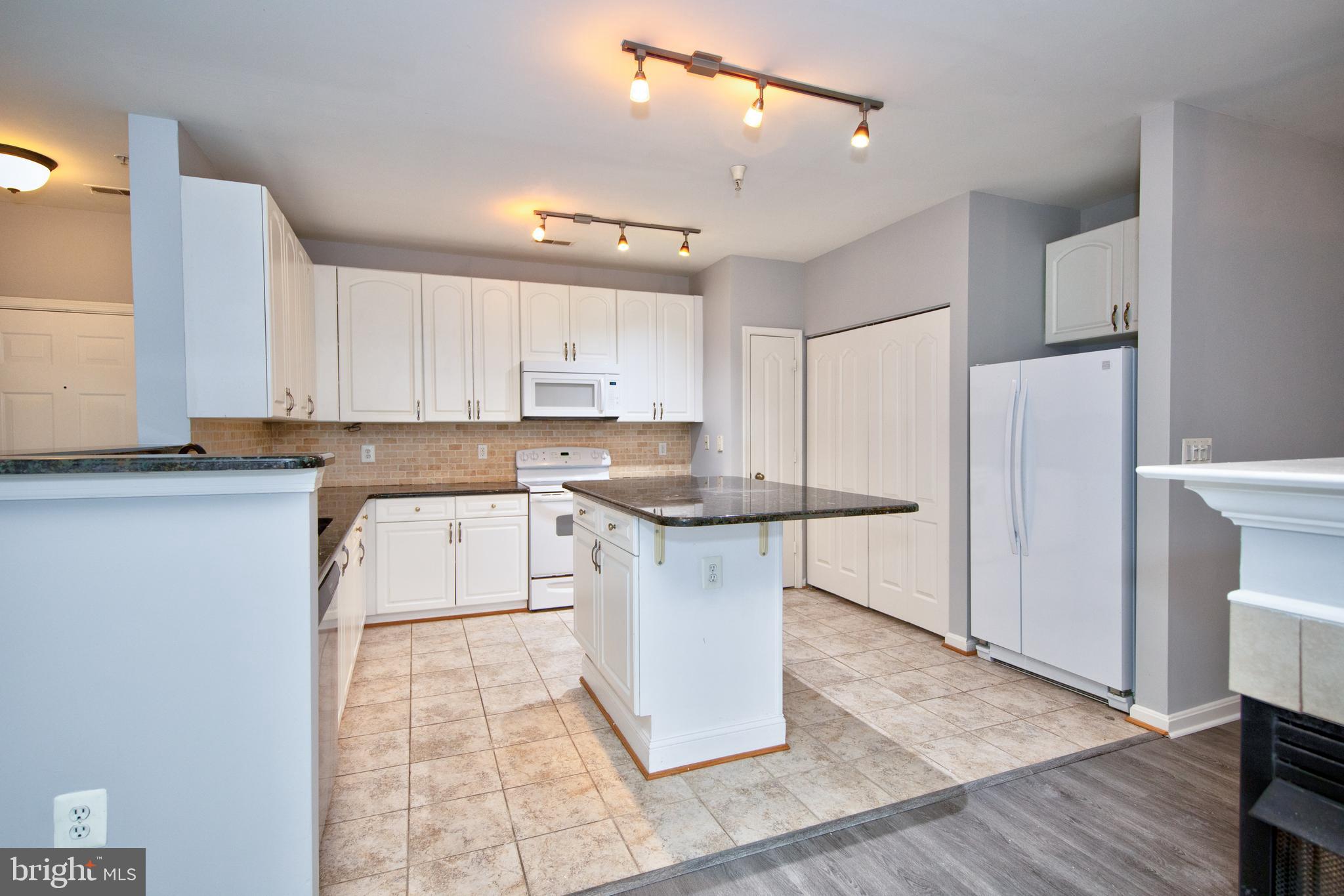 HIGH VIEW AT HUNT VALLEY - Residential