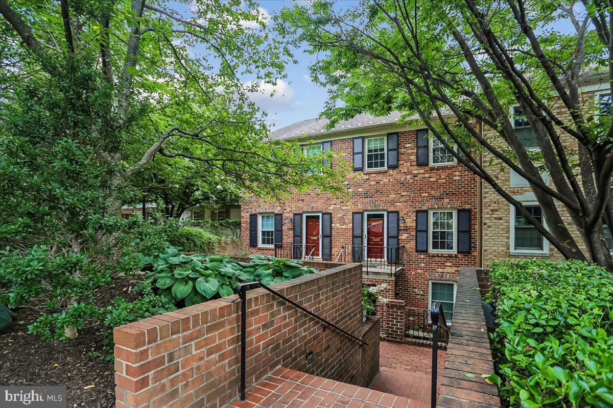 3217 Sutton Place NW Unit A, Washington, DC 20016
