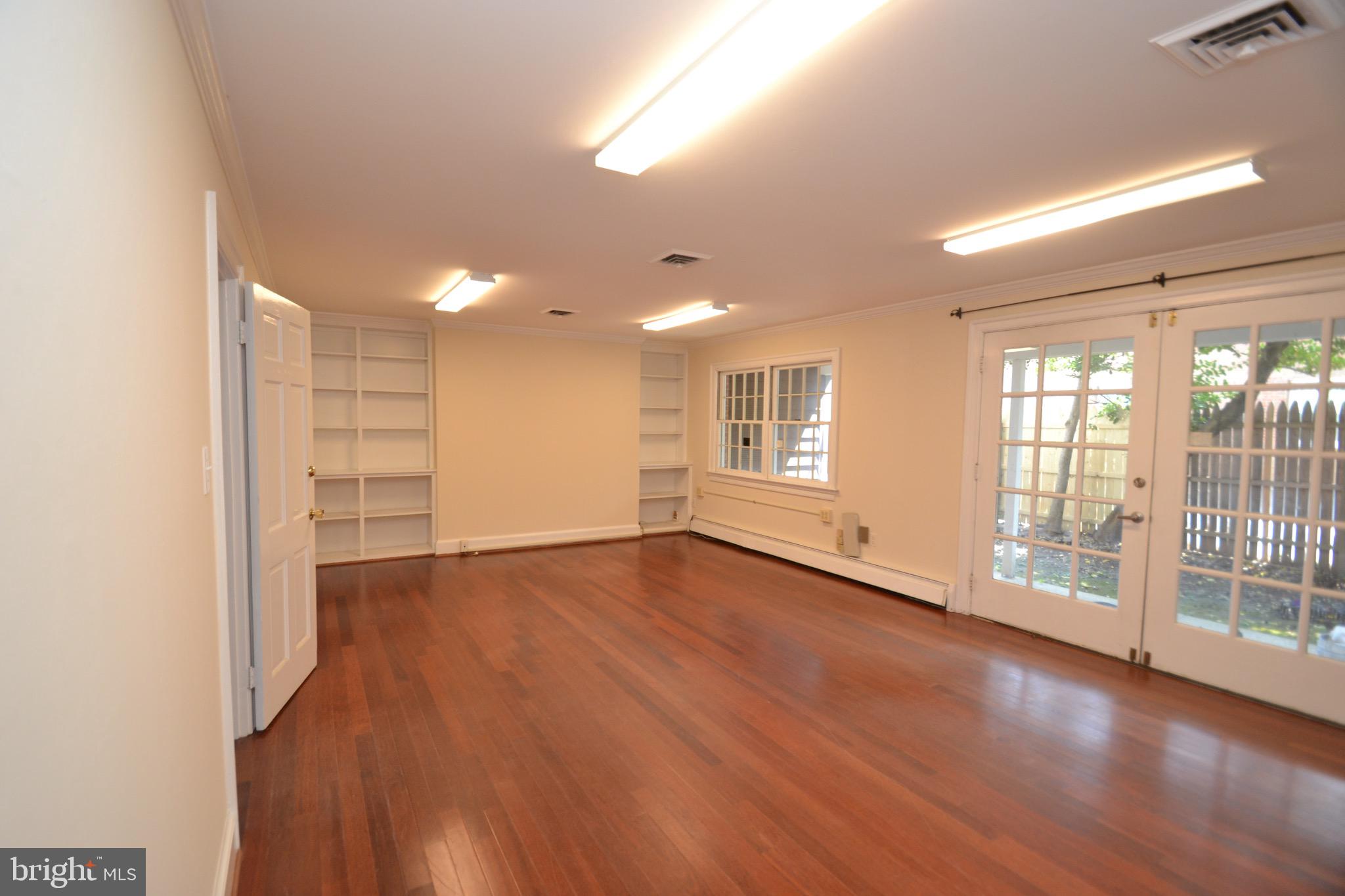 VIENNA - Commercial Lease