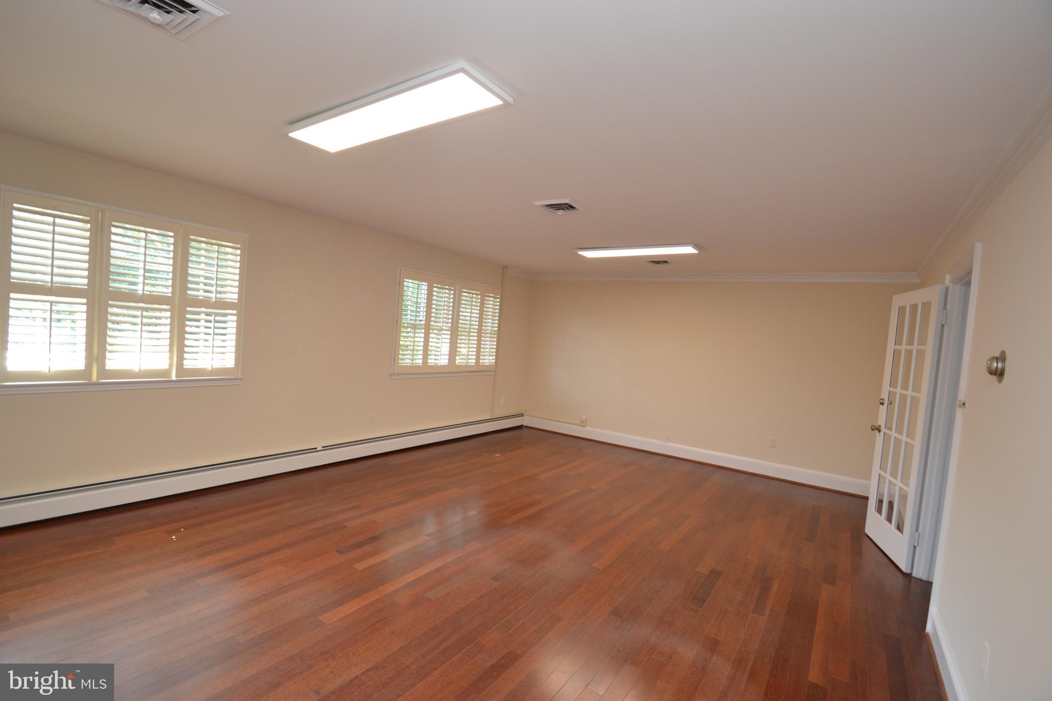 VIENNA - Commercial Lease