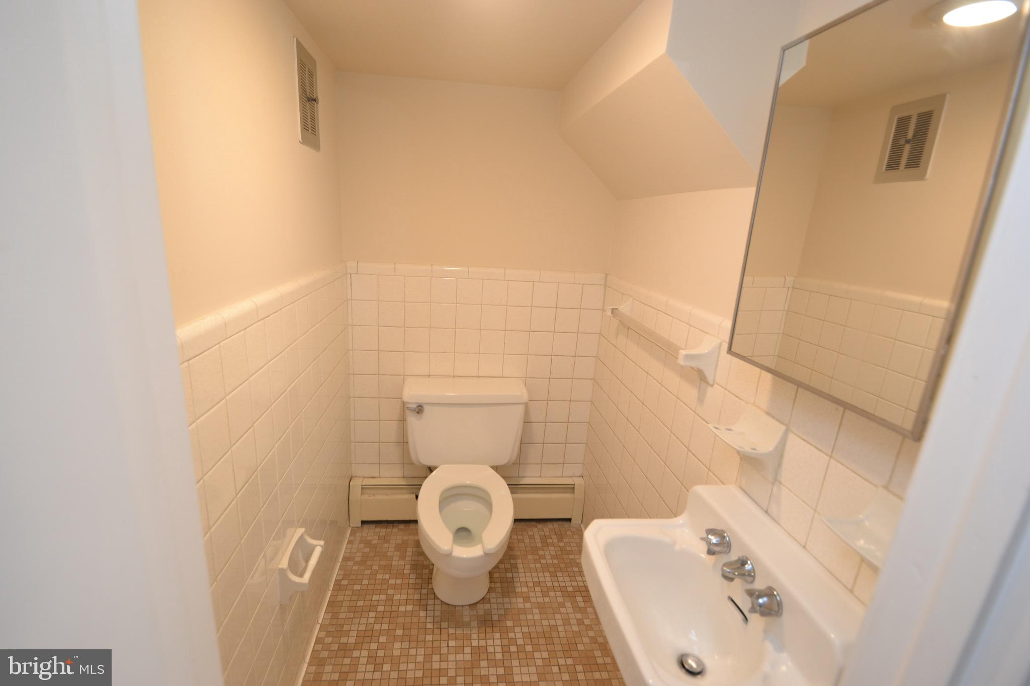 VIENNA - Commercial Lease