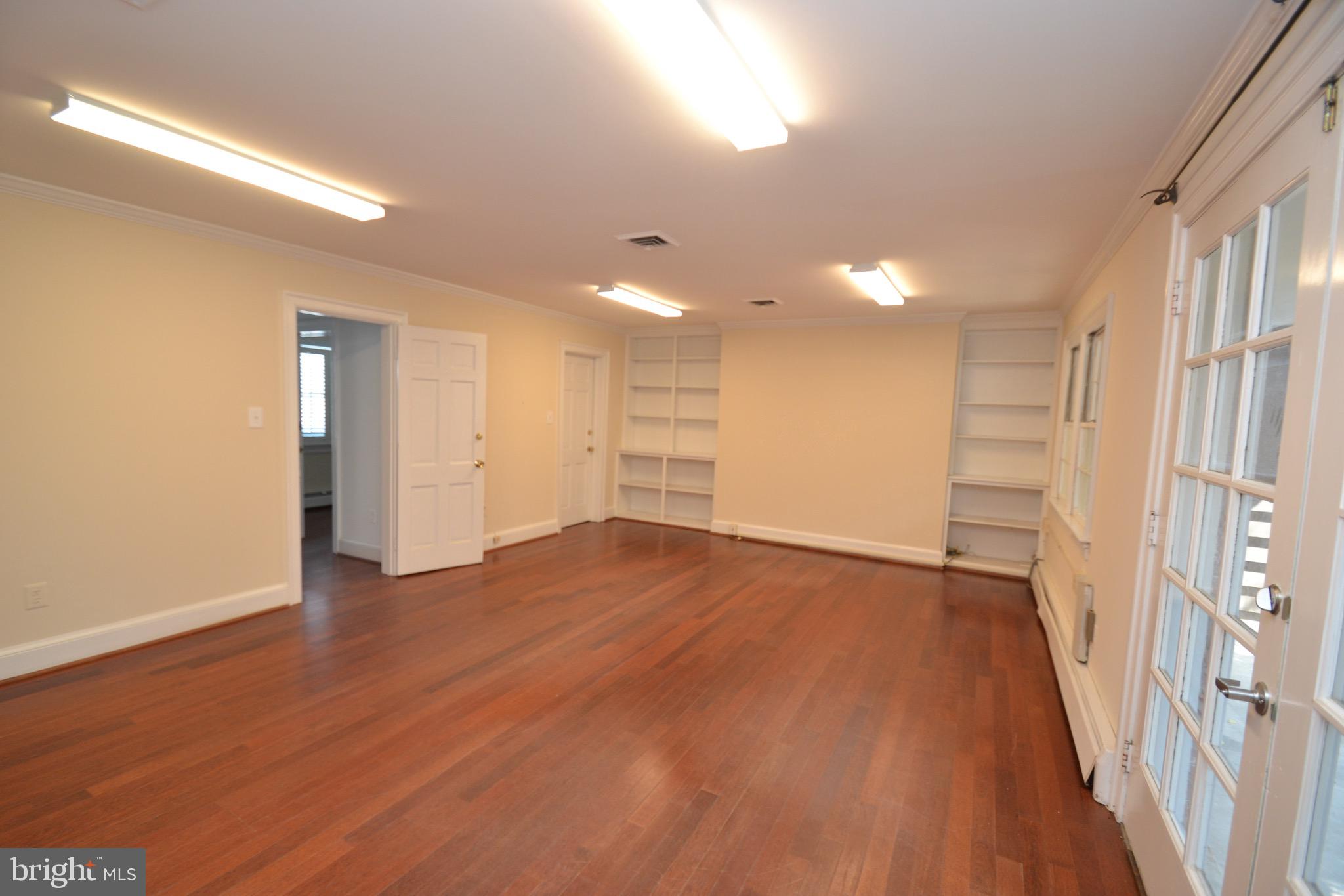 VIENNA - Commercial Lease