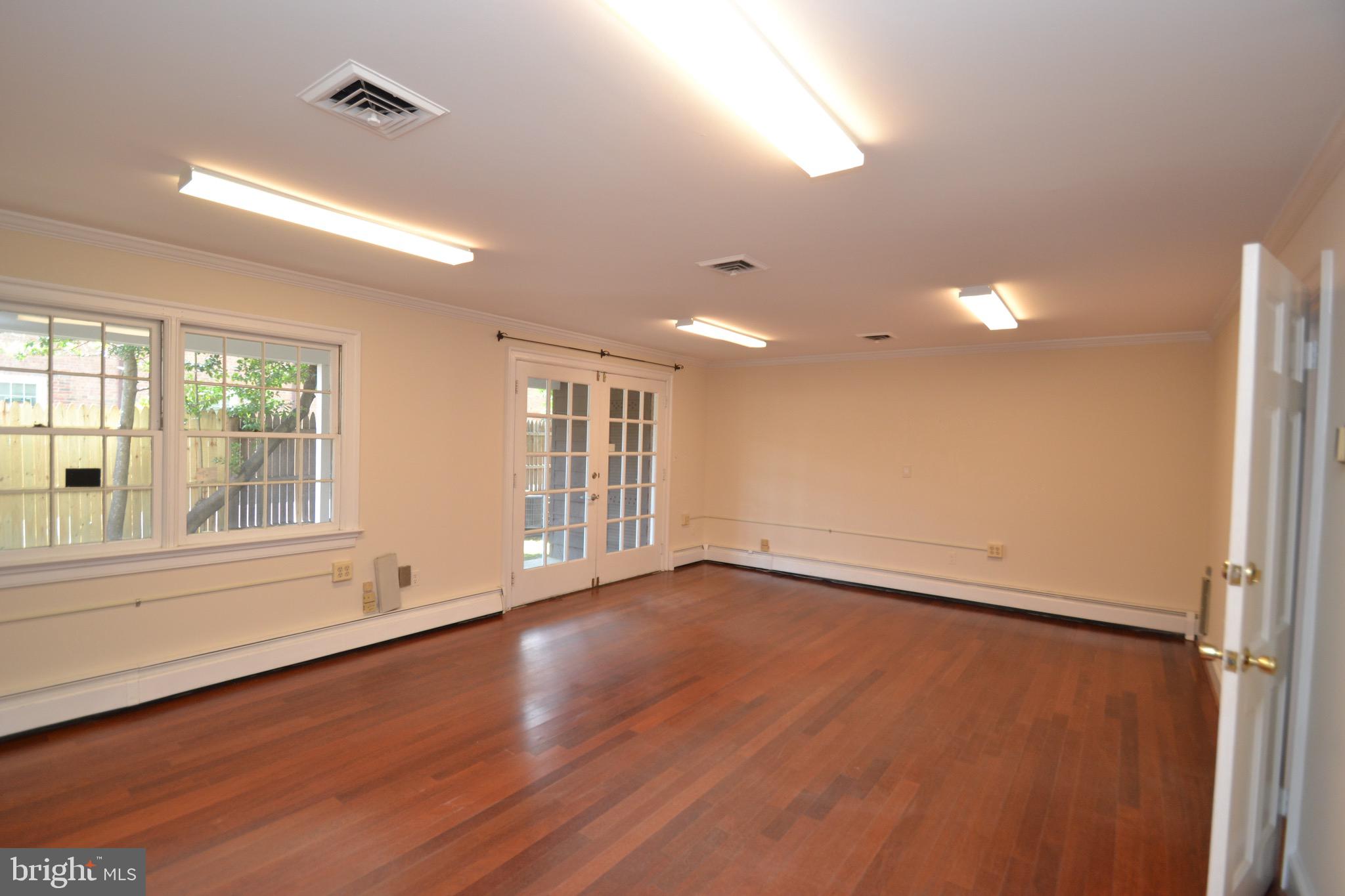 VIENNA - Commercial Lease