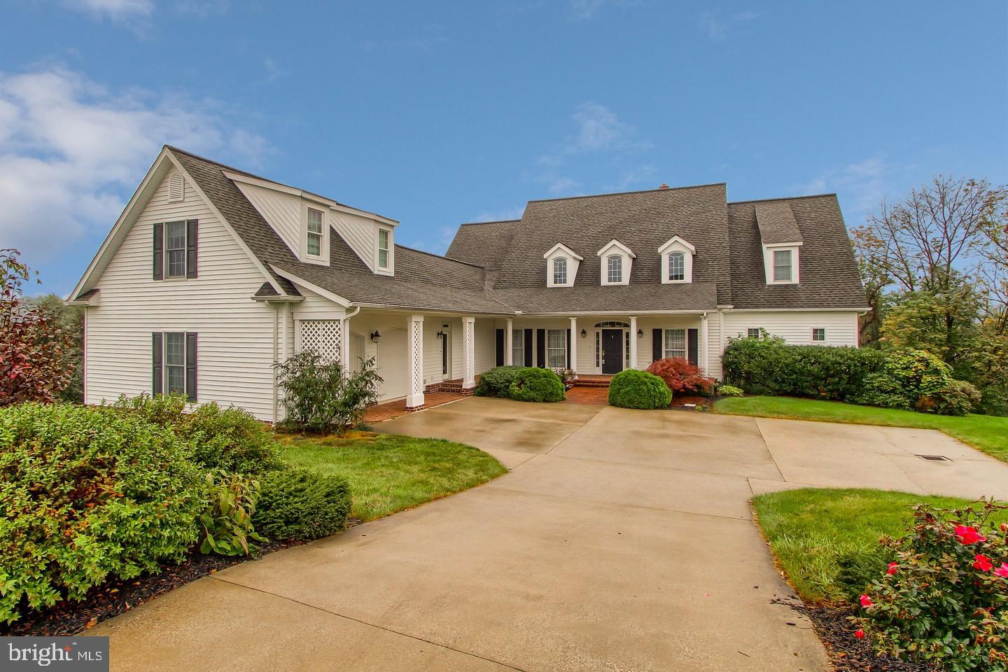 COUNTRY MANOR ESTATES - Residential