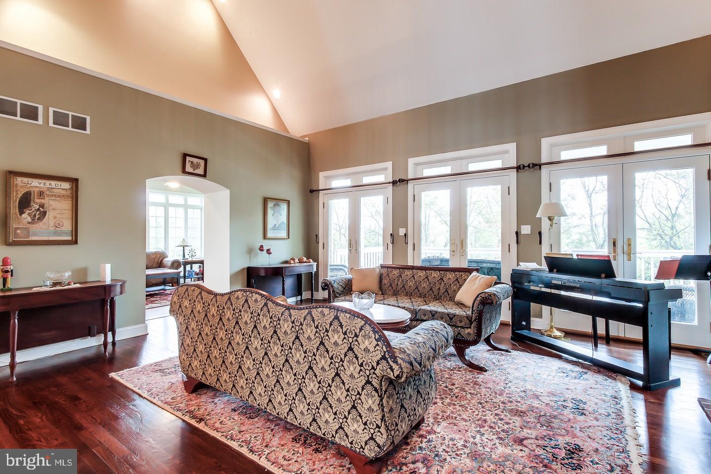 COUNTRY MANOR ESTATES - Residential