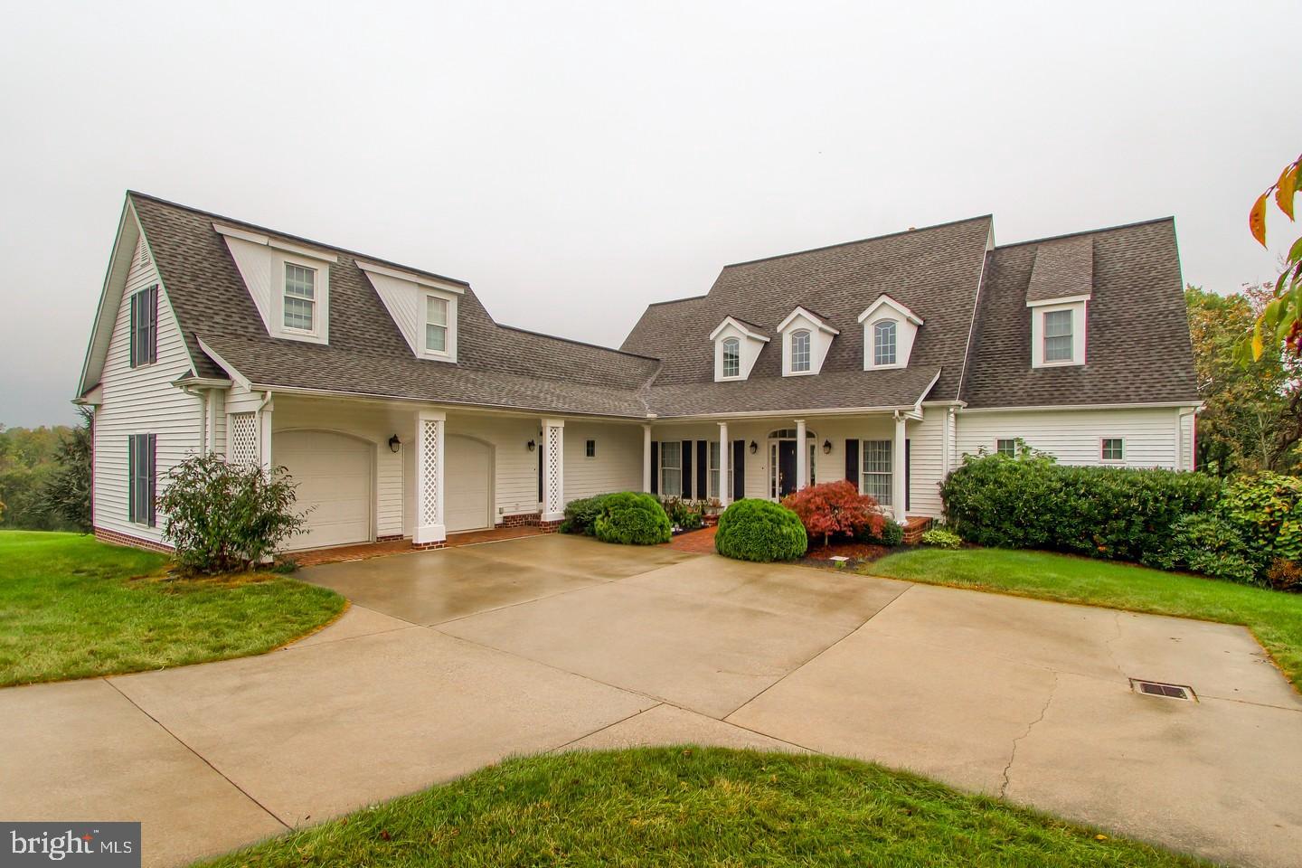 COUNTRY MANOR ESTATES - Residential