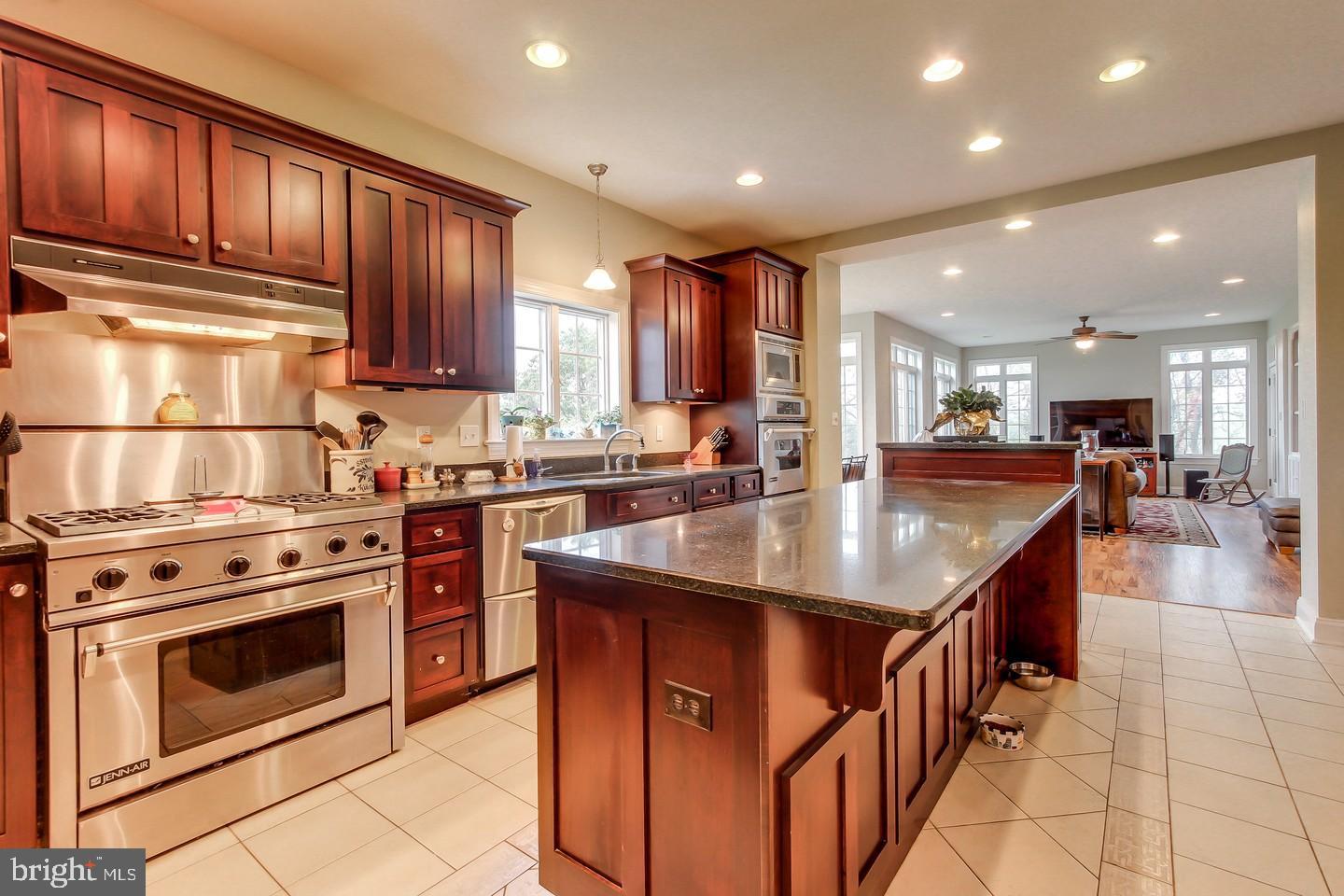 COUNTRY MANOR ESTATES - Residential