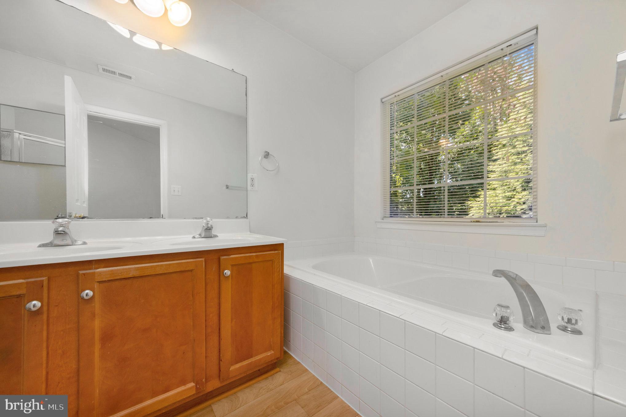 LAFAYETTE VILLAGE - Residential