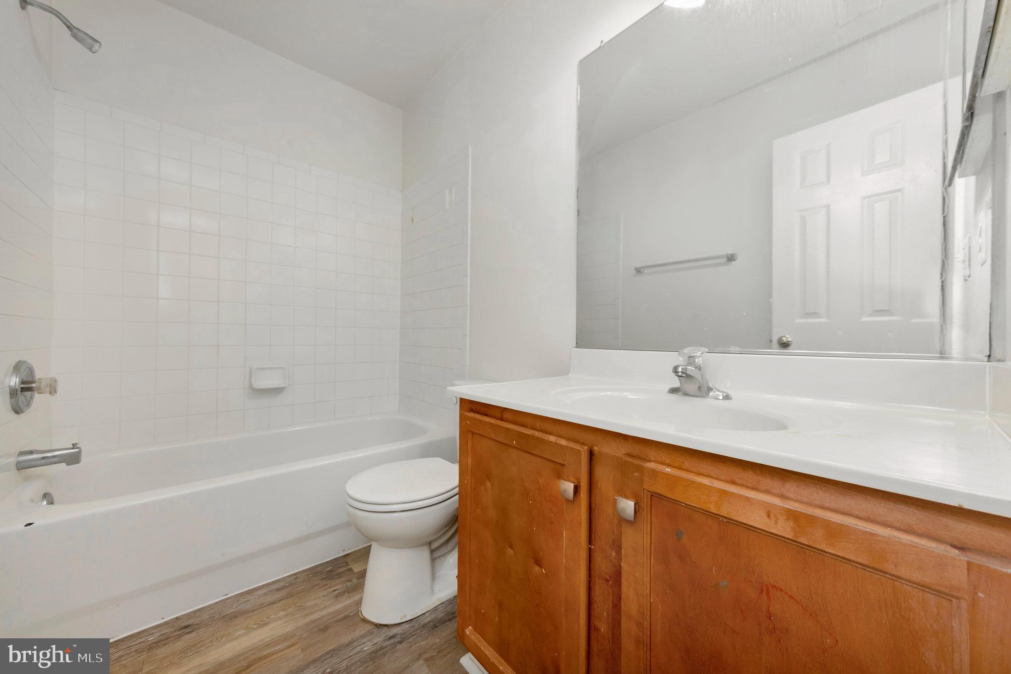 LAFAYETTE VILLAGE - Residential