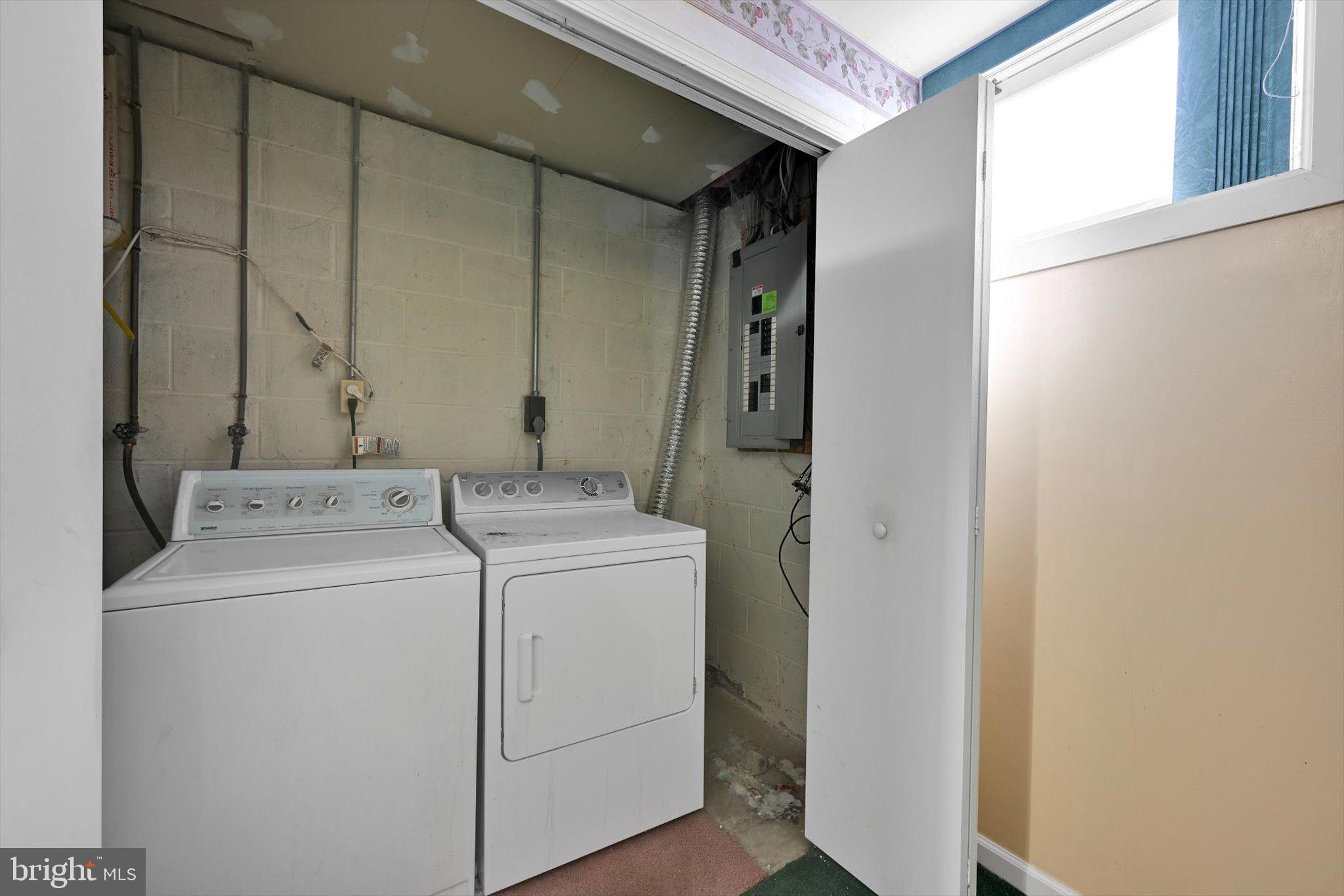 MANOR OAKS - Residential