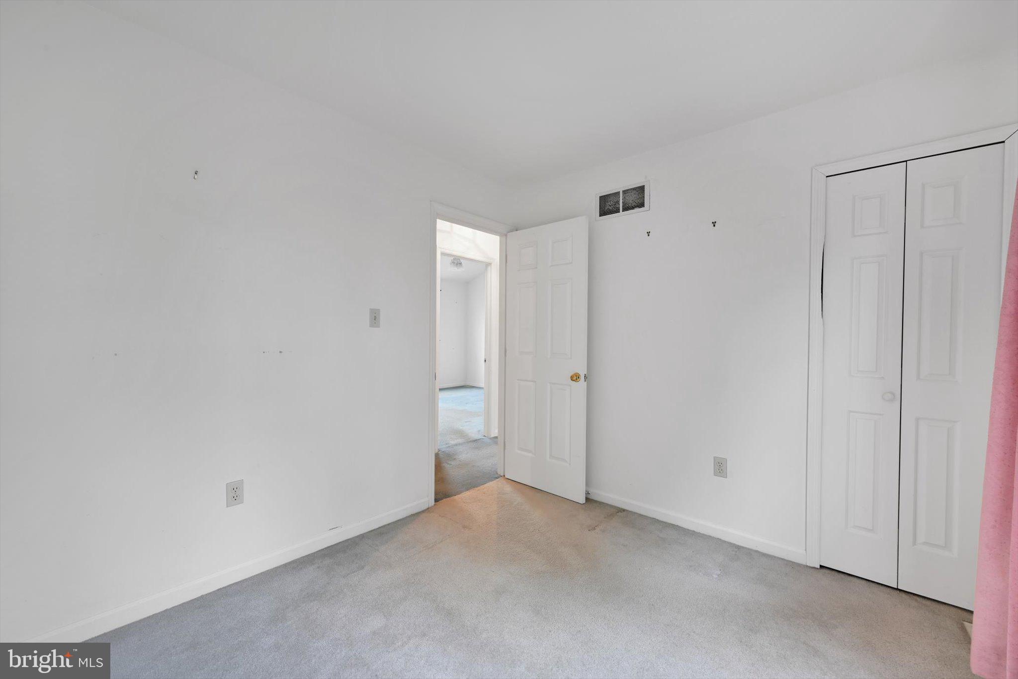 MANOR OAKS - Residential