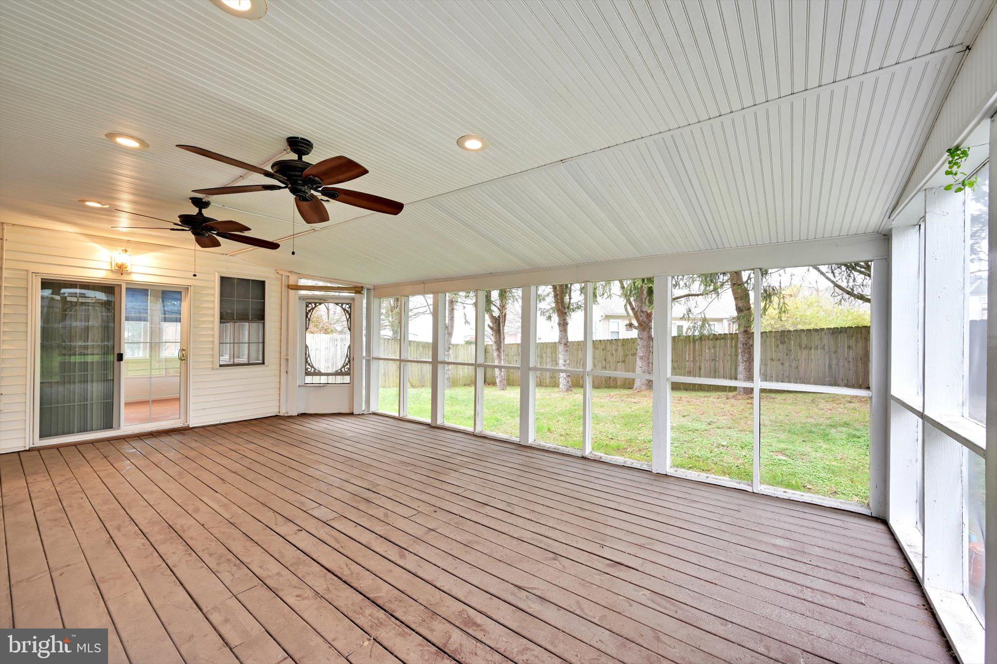 MANOR OAKS - Residential