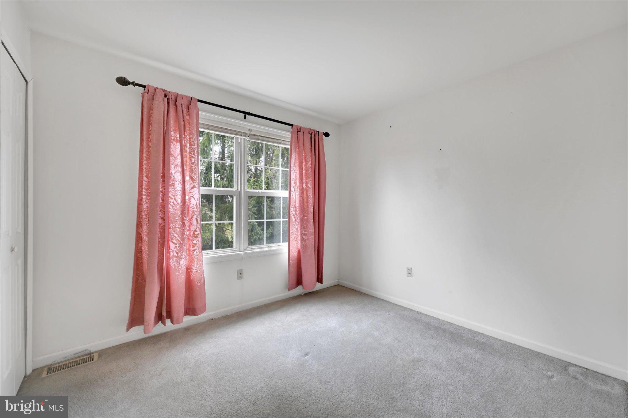 MANOR OAKS - Residential