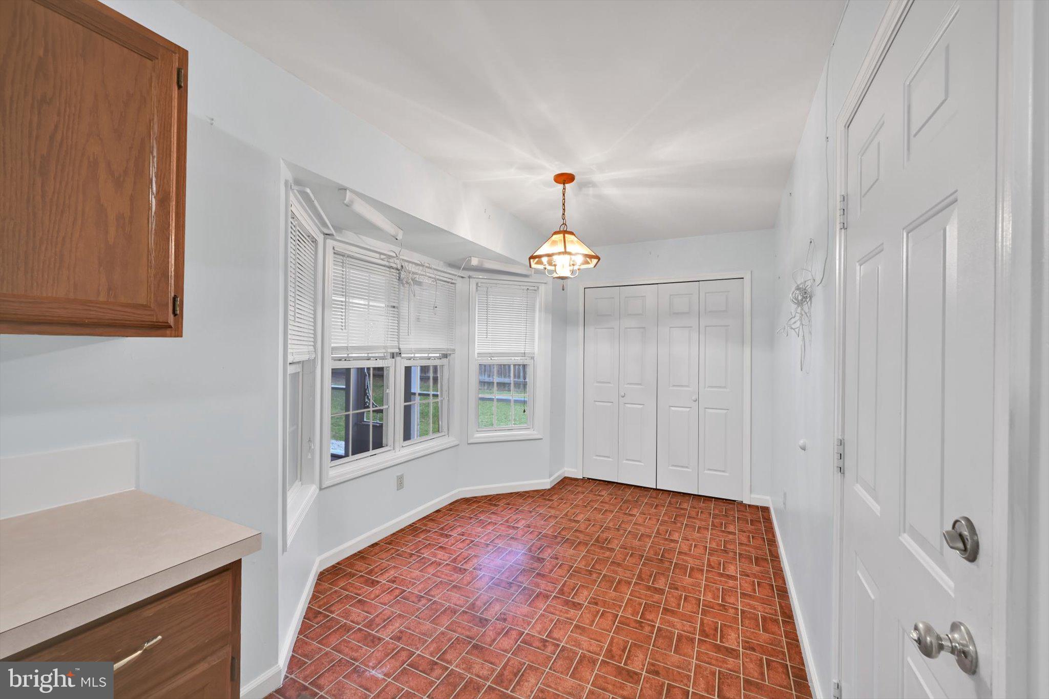 MANOR OAKS - Residential