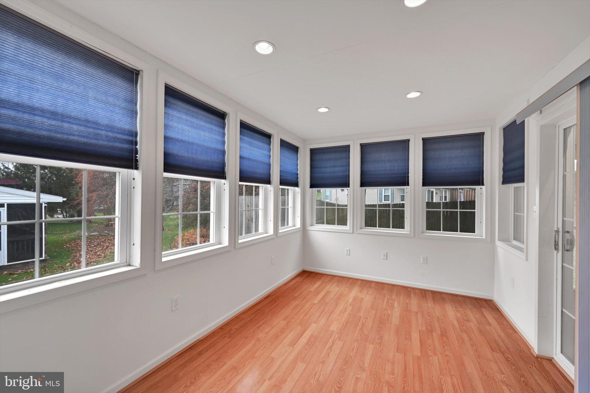 MANOR OAKS - Residential