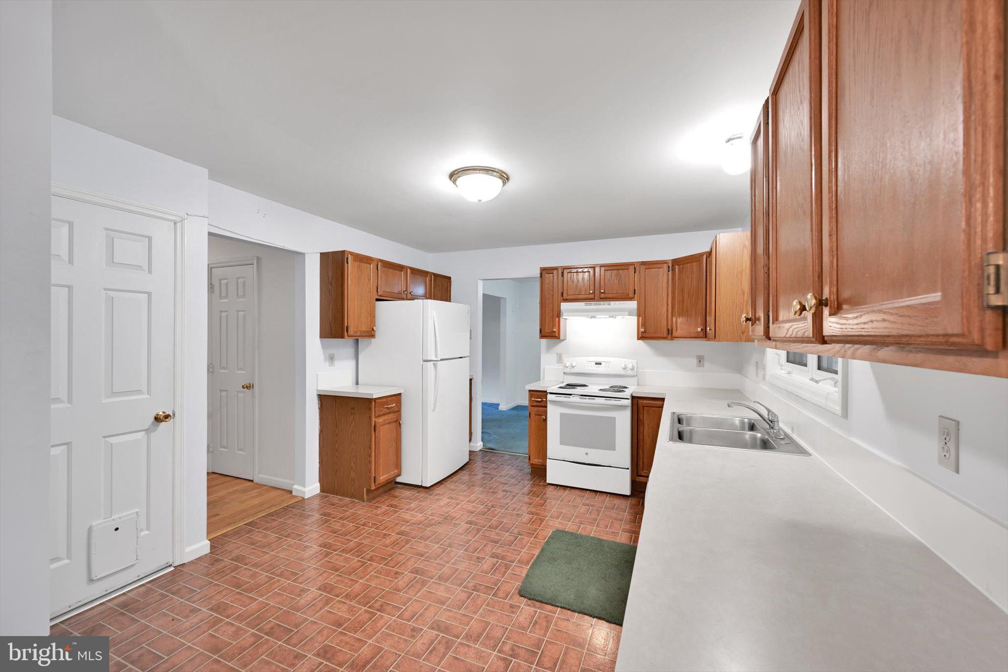 MANOR OAKS - Residential