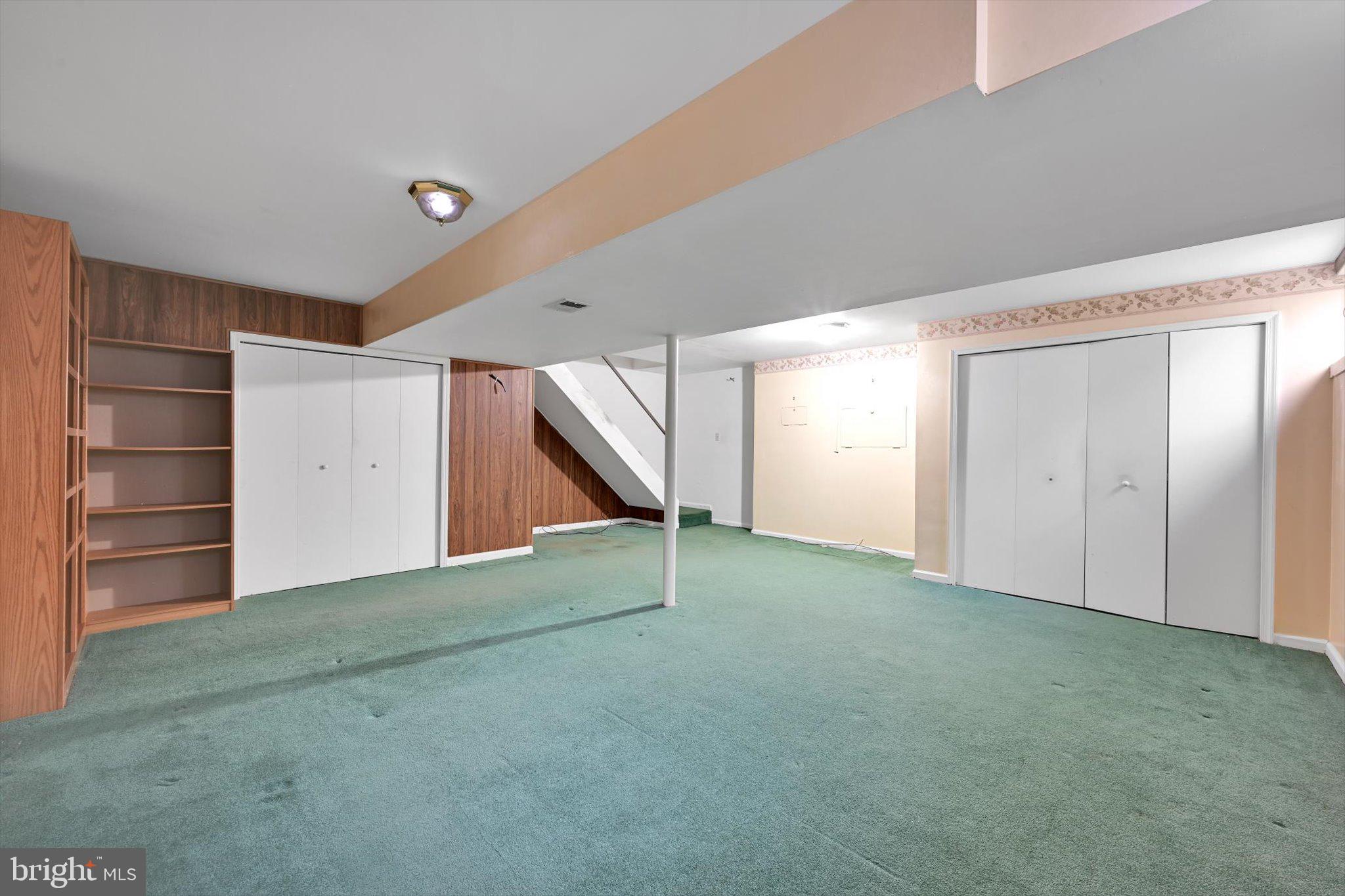 MANOR OAKS - Residential