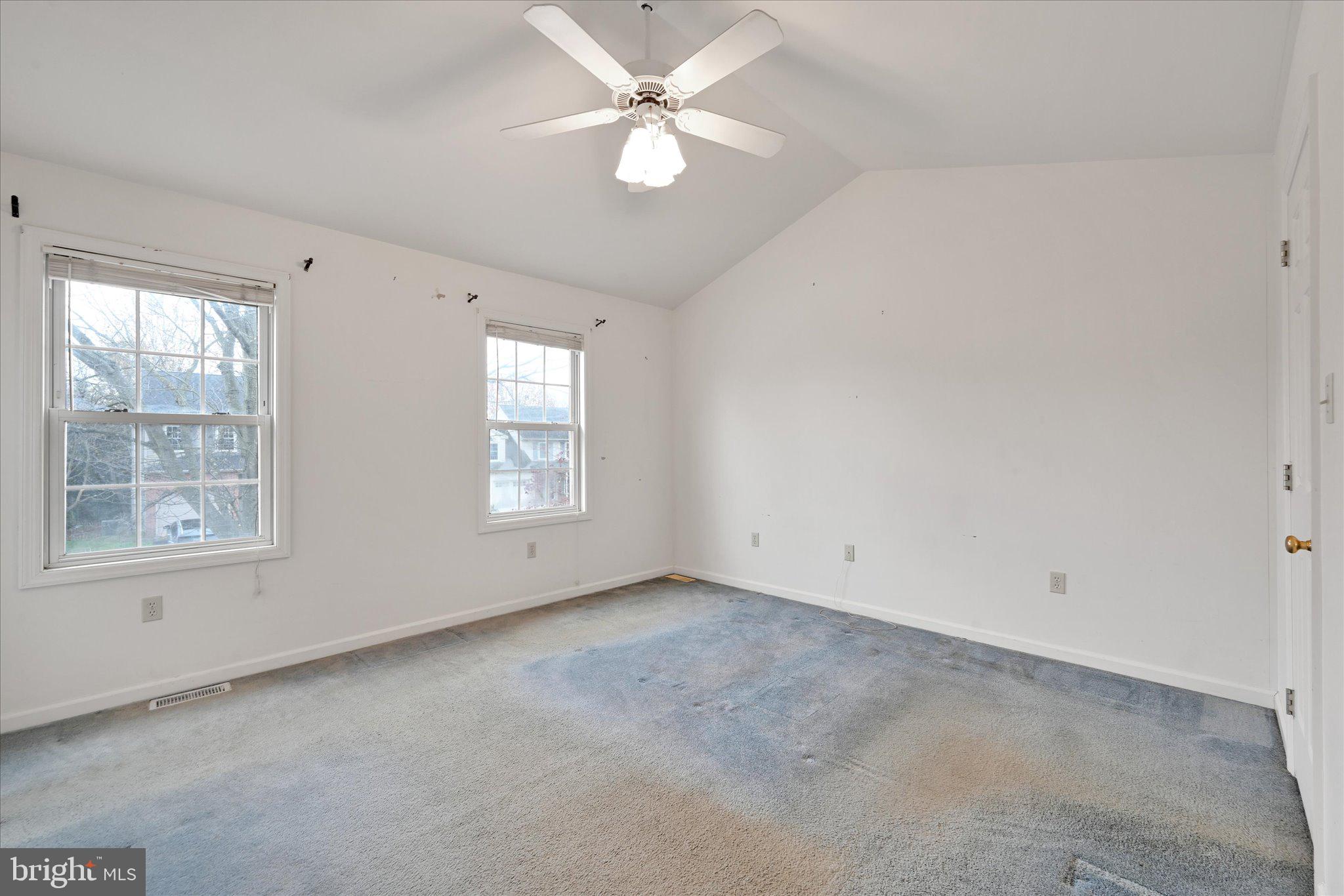 MANOR OAKS - Residential