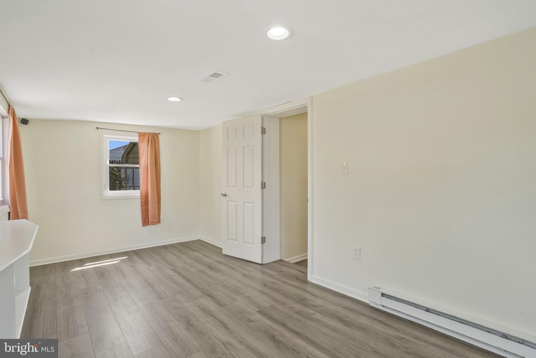 SOUTH LAWN - Residential Lease