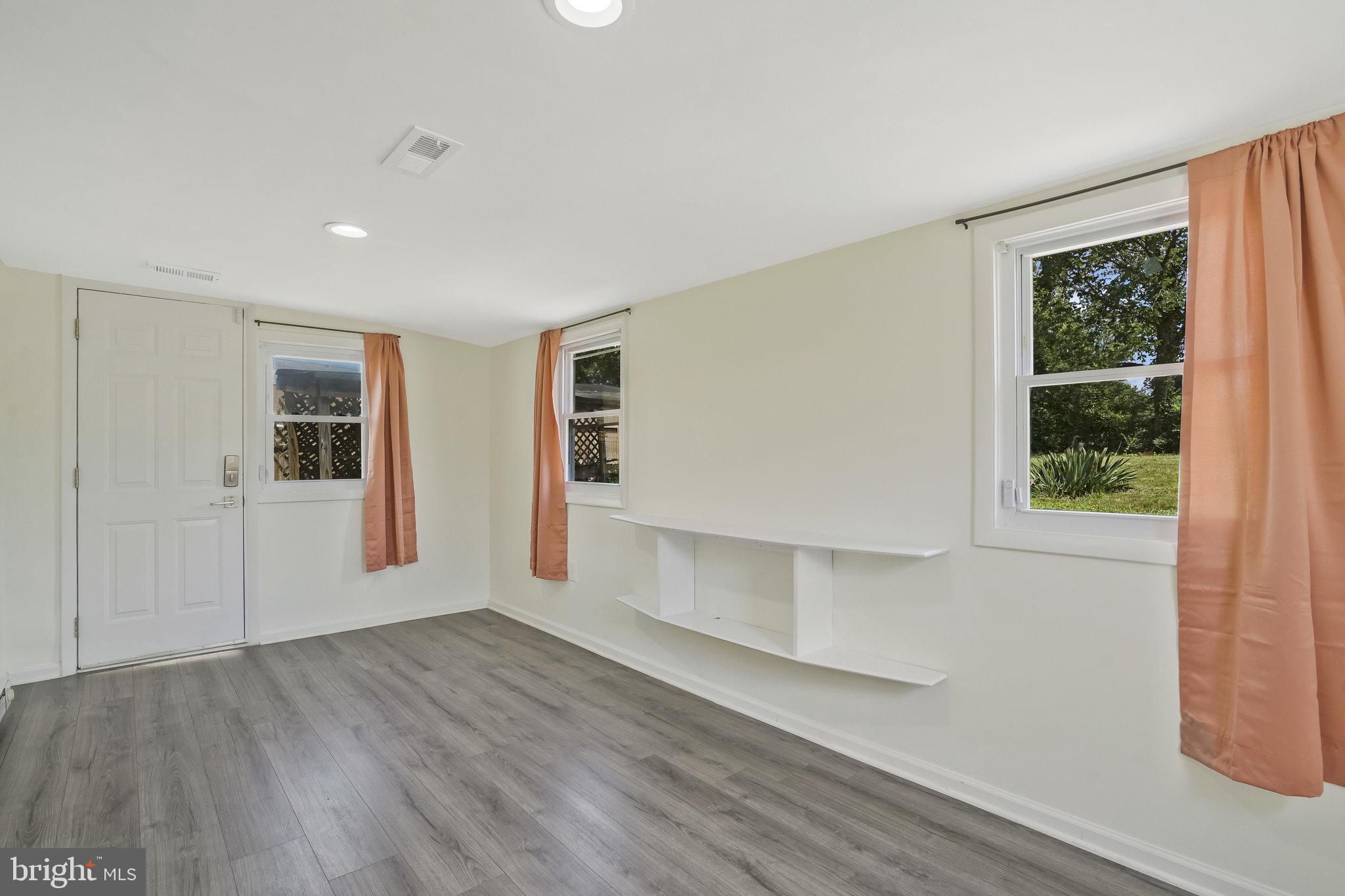 SOUTH LAWN - Residential Lease