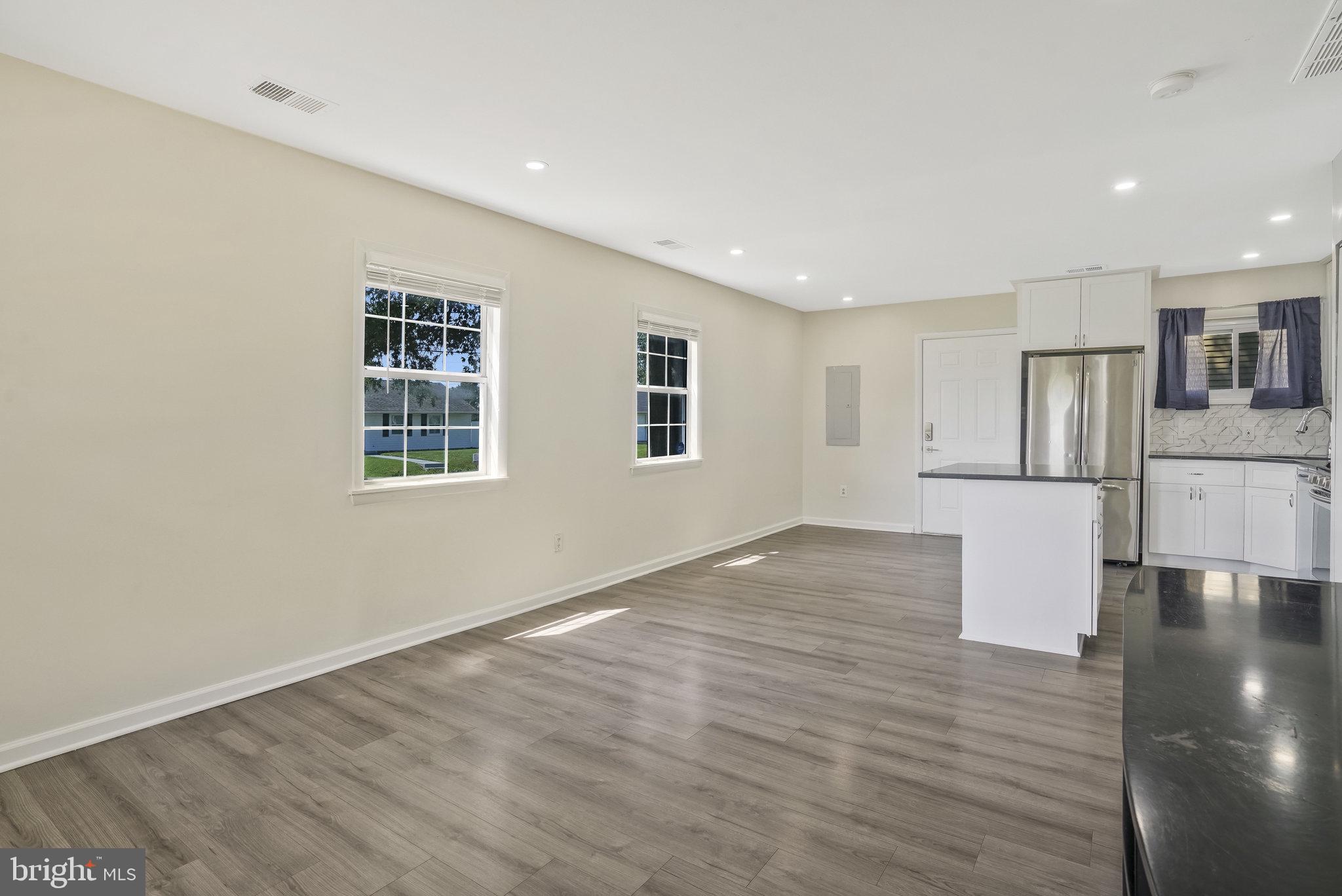 SOUTH LAWN - Residential Lease