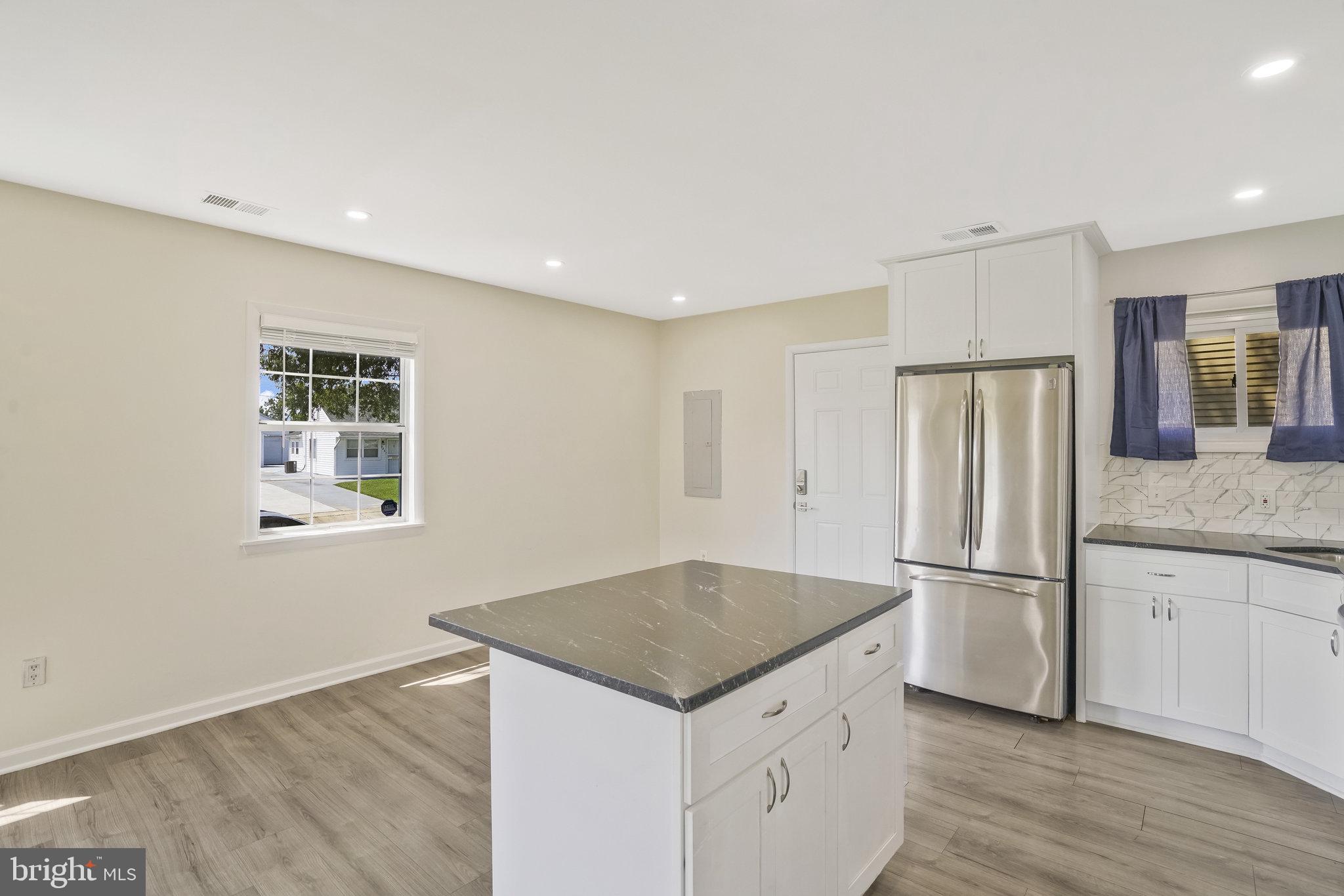 SOUTH LAWN - Residential Lease