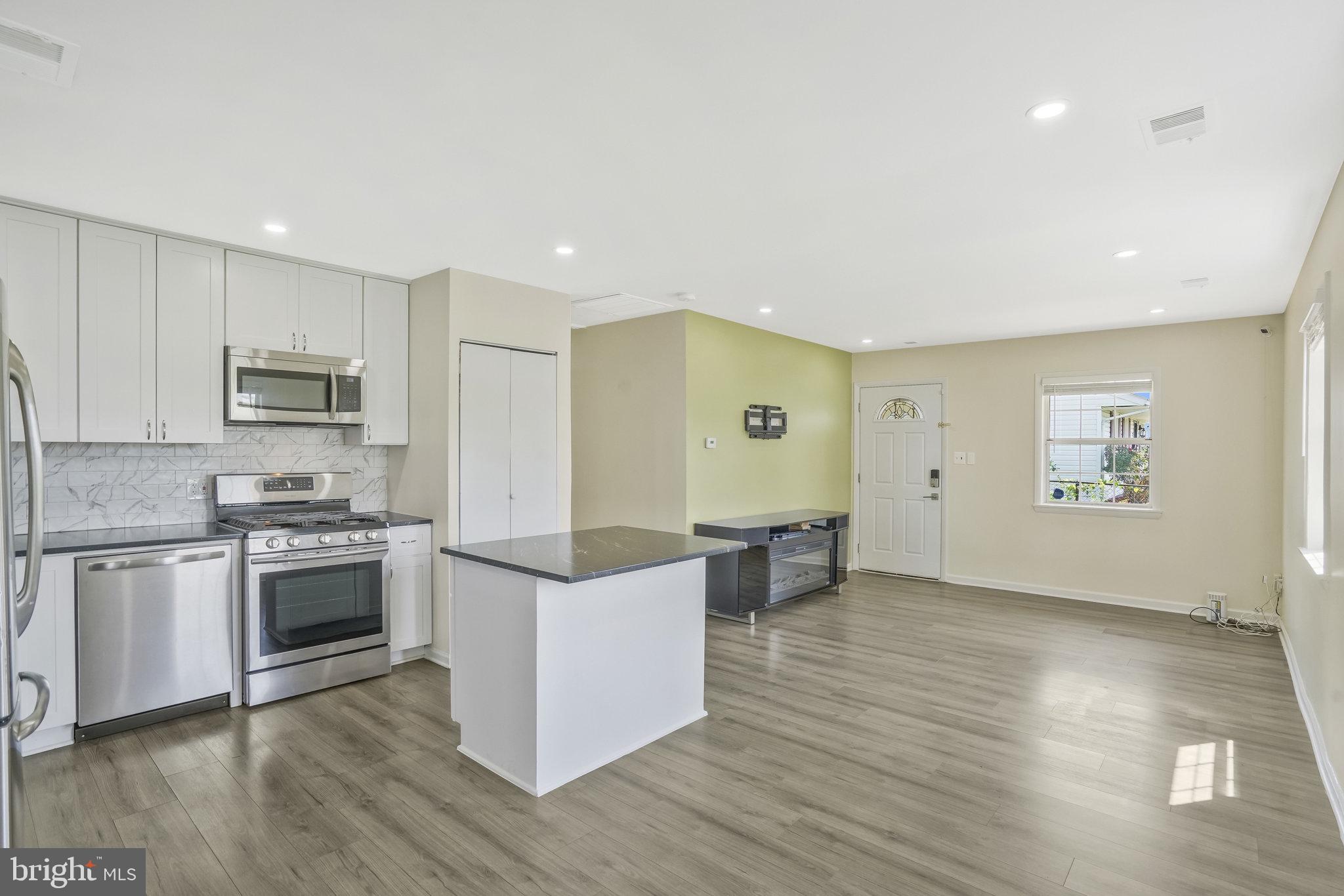 SOUTH LAWN - Residential Lease