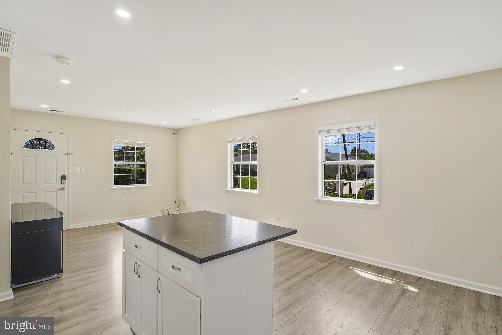 SOUTH LAWN - Residential Lease