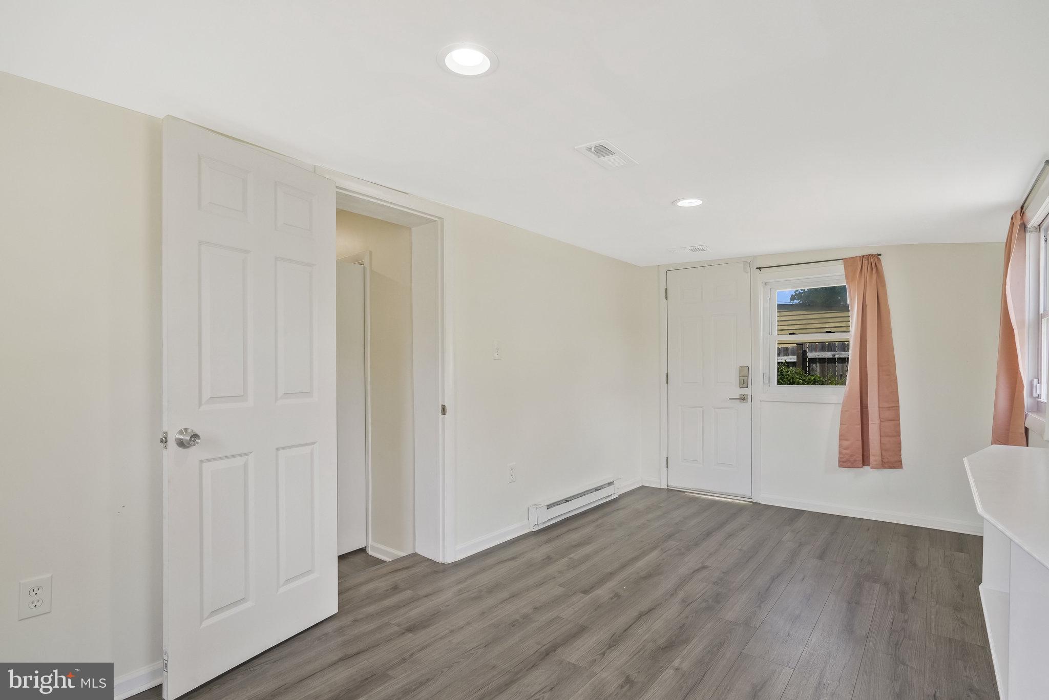 SOUTH LAWN - Residential Lease