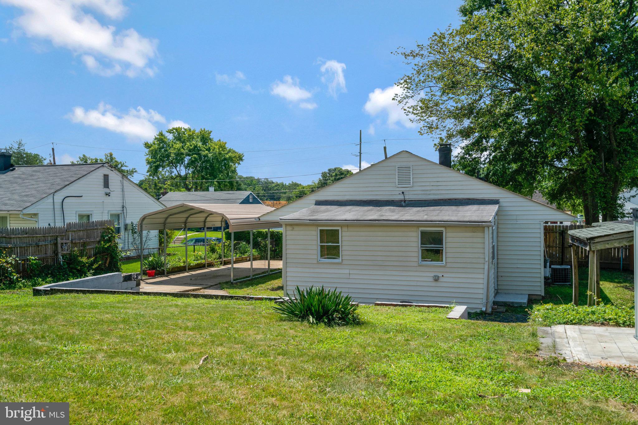 SOUTH LAWN - Residential Lease